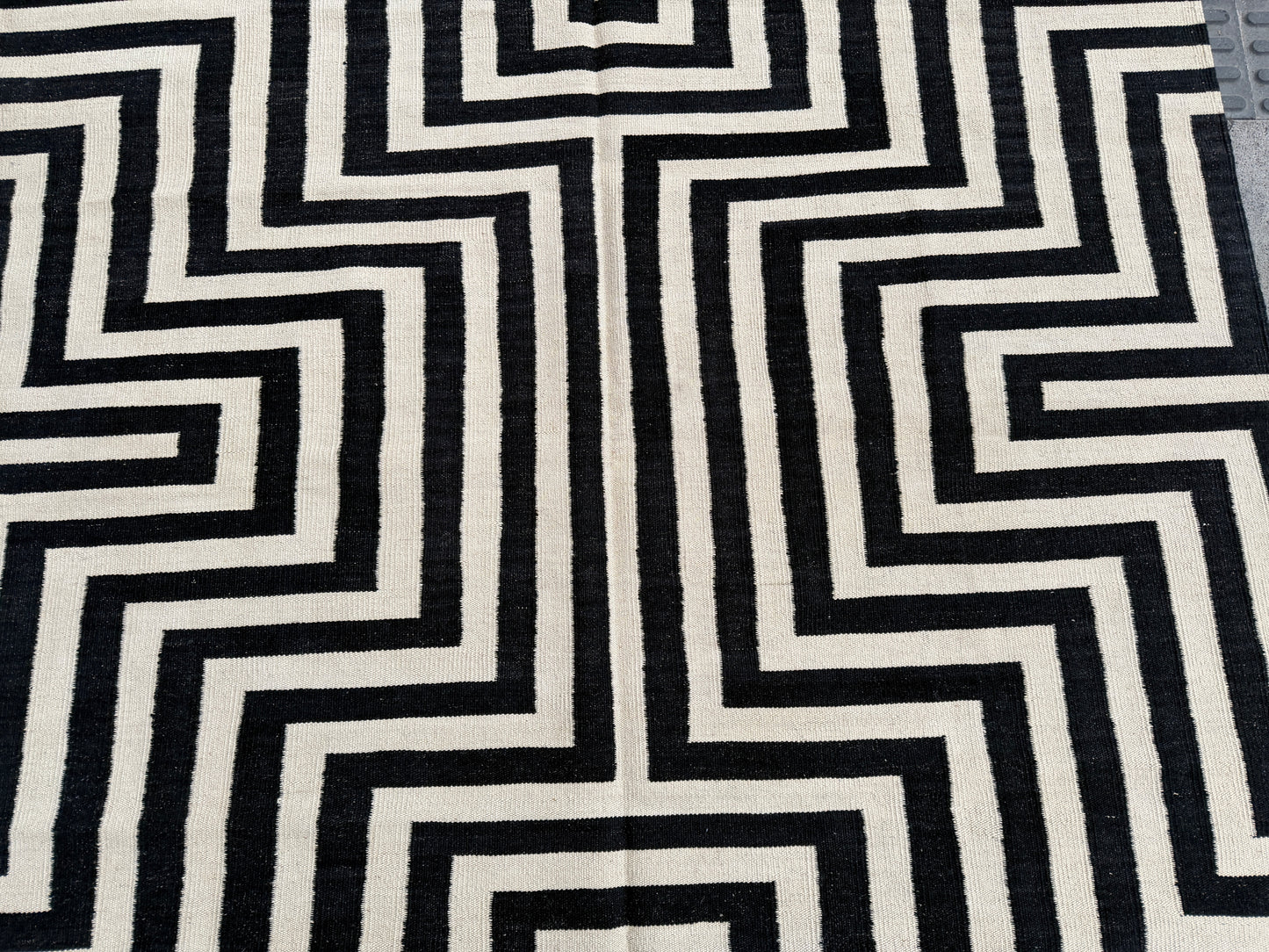 Modern Kilim 240x190cm