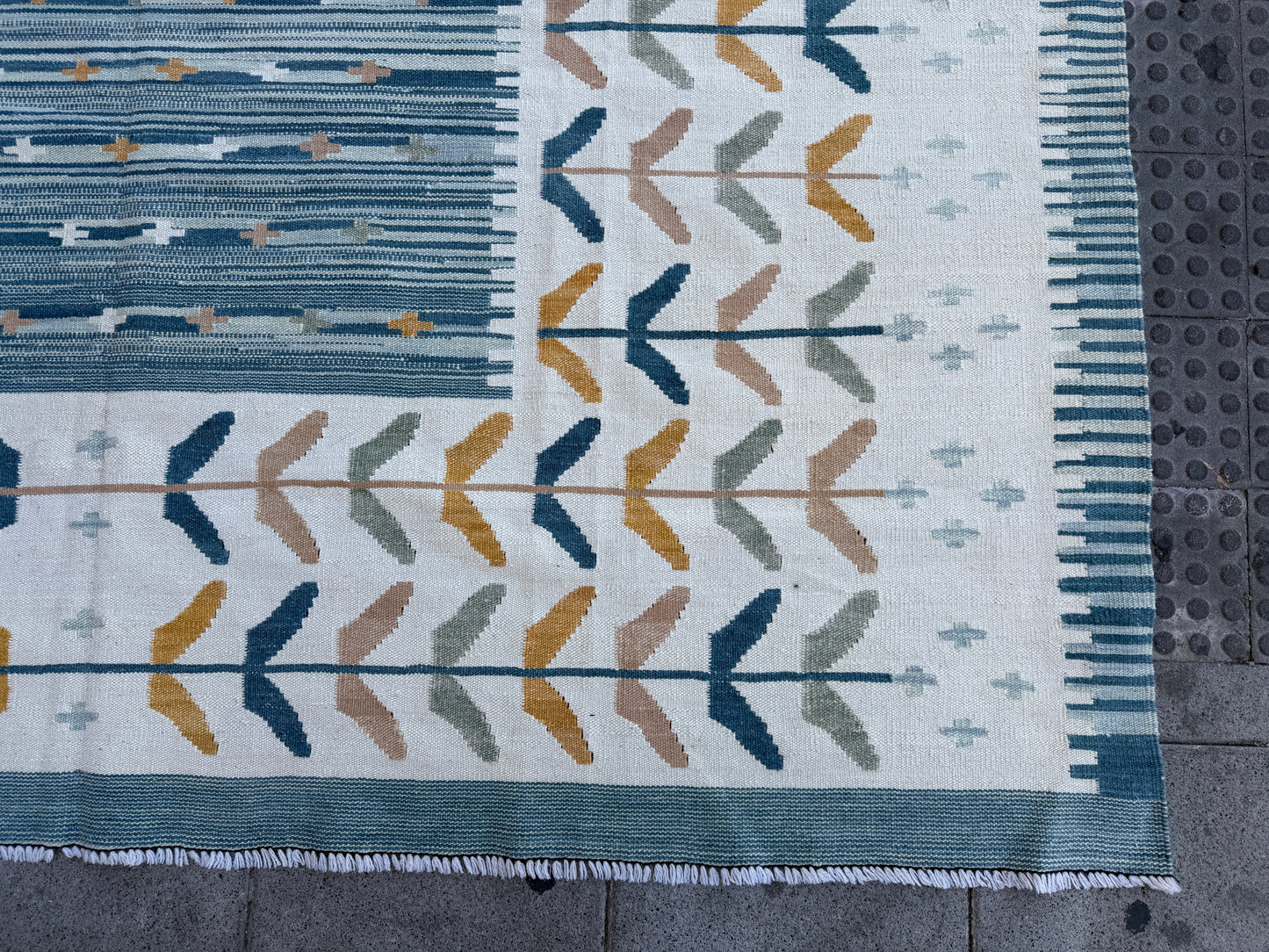 Contemporary design Kilim 306x247cm