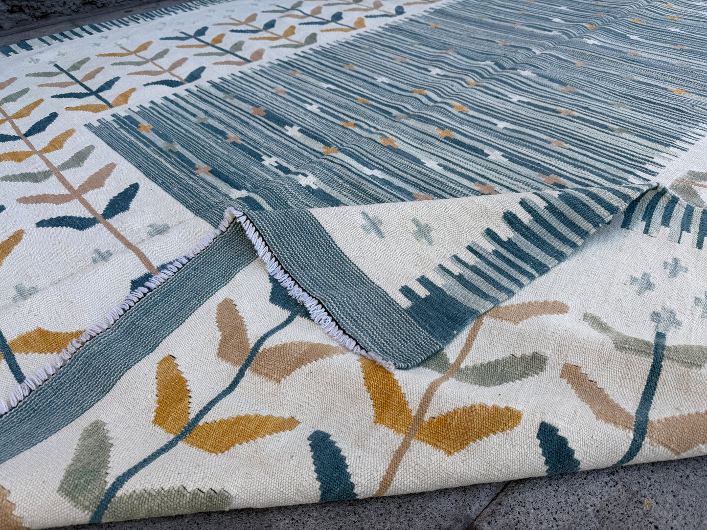 Contemporary design Kilim 306x247cm