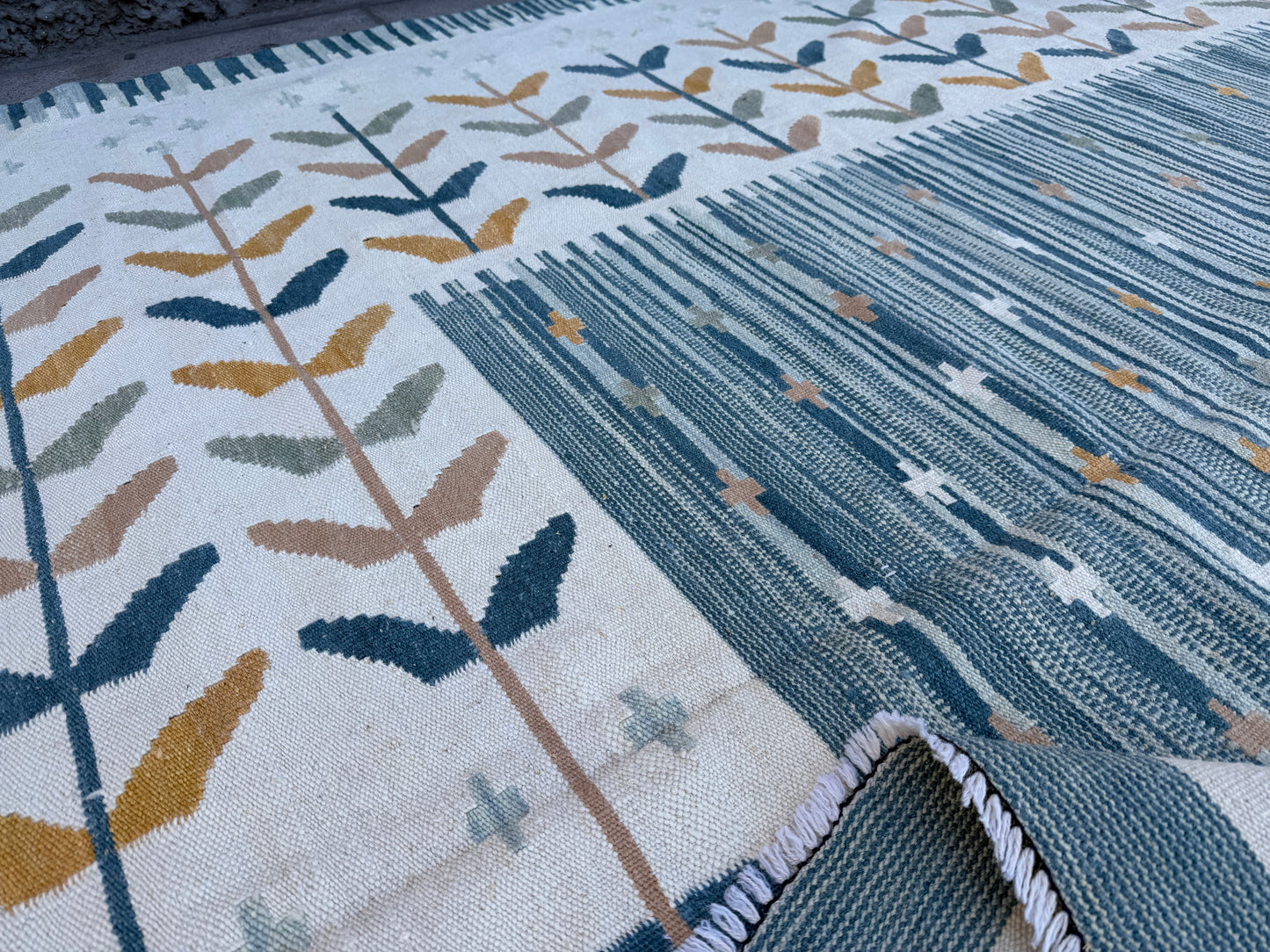 Contemporary design Kilim 306x247cm