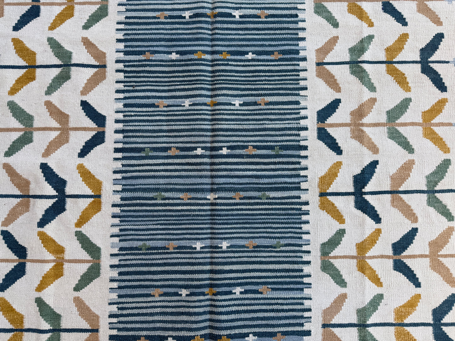 Contemporary design kilim 277x190cm