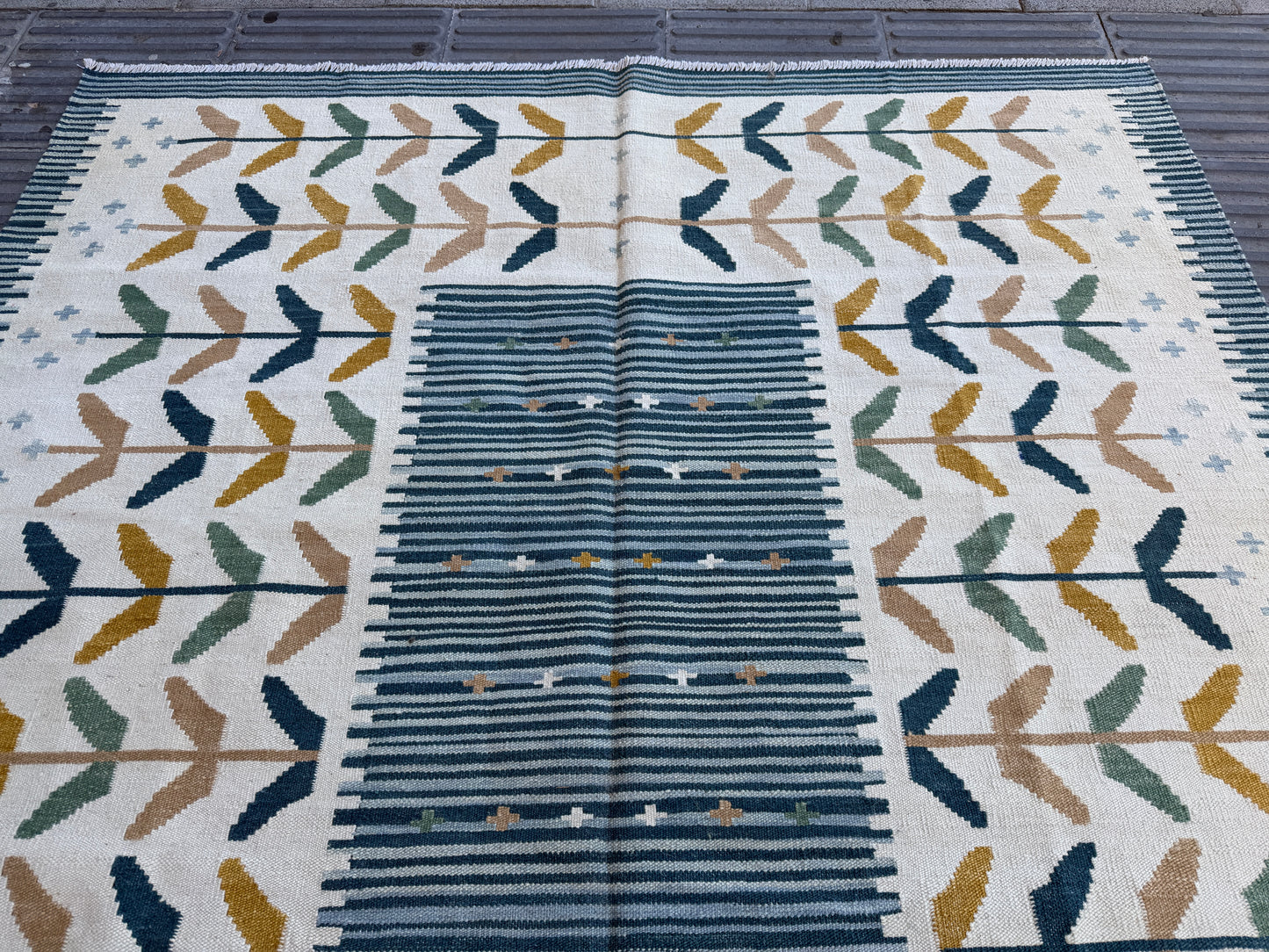 Contemporary design kilim 277x190cm