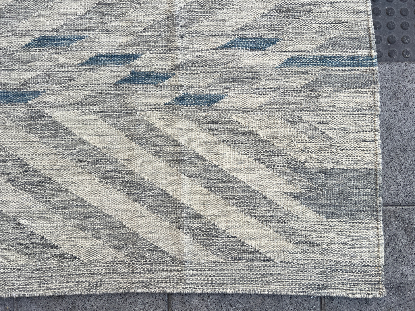 Contemporary Design kilim.