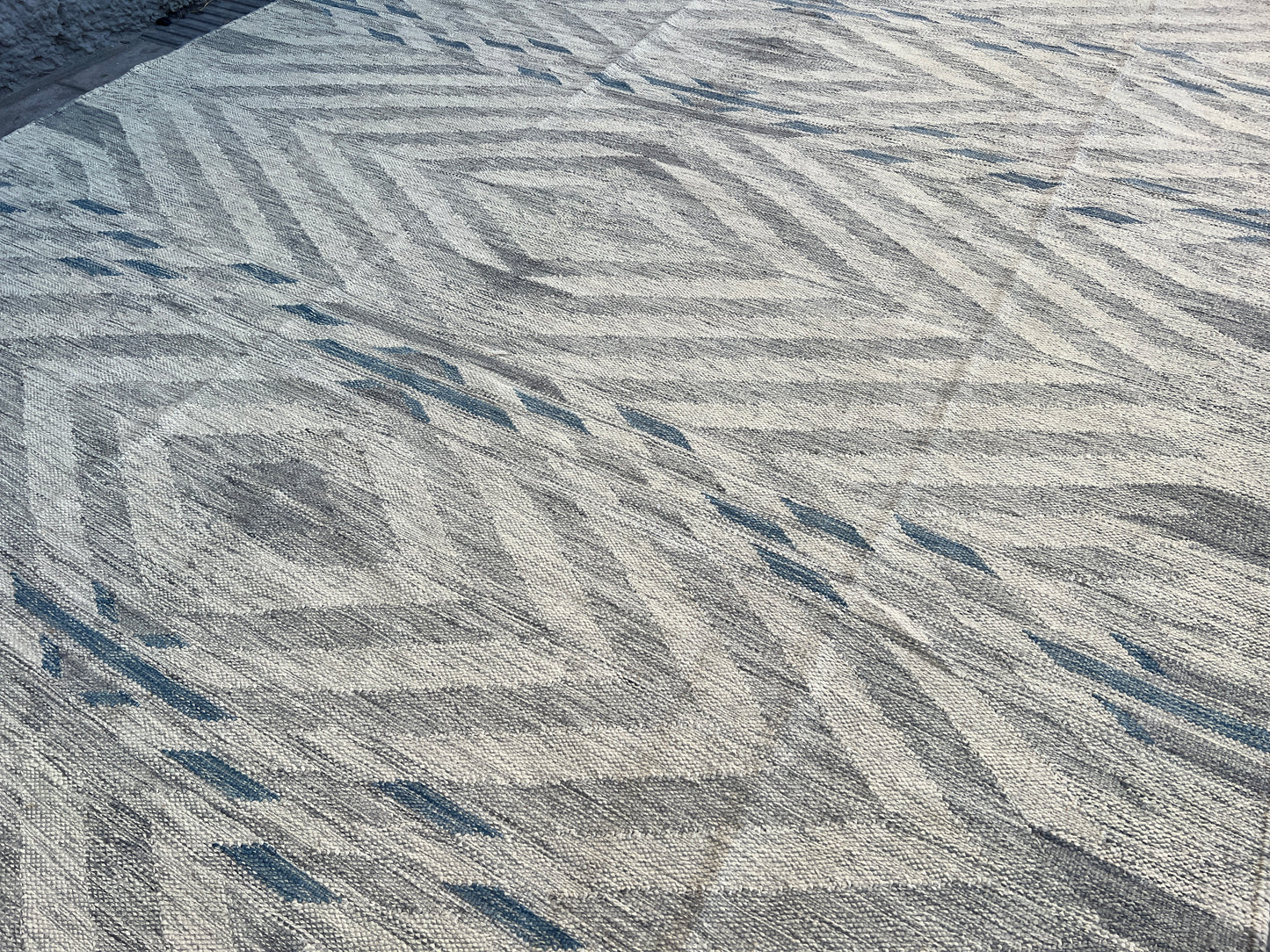 Contemporary Design kilim.