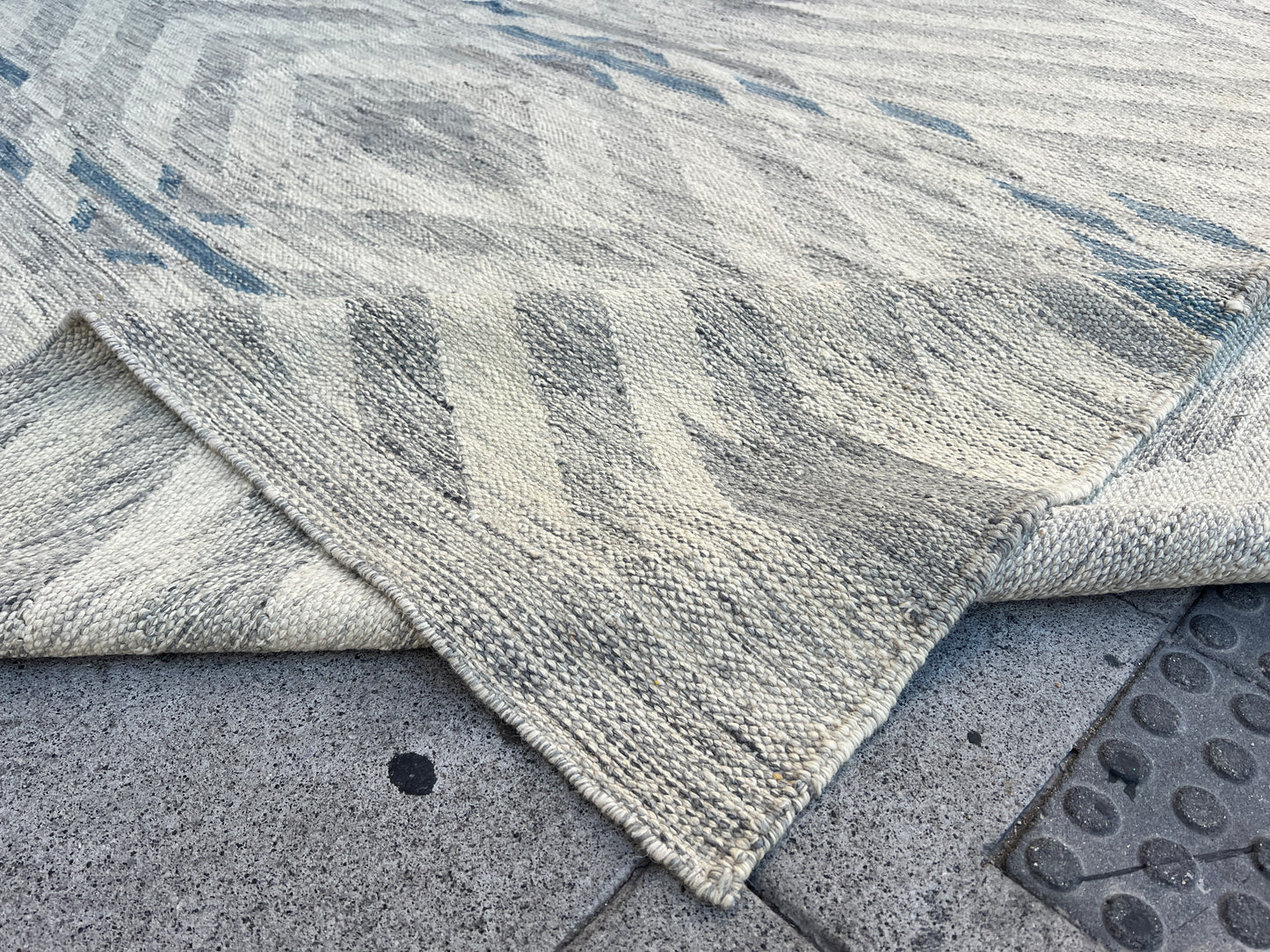 Contemporary Design kilim.