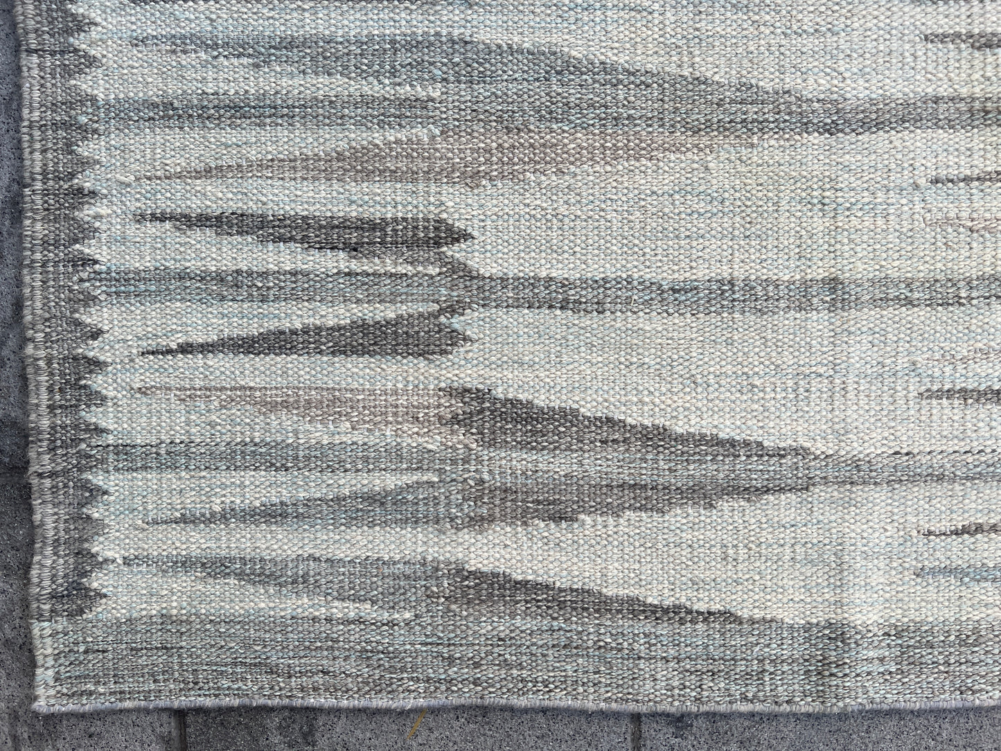Contemporary Design kilim.