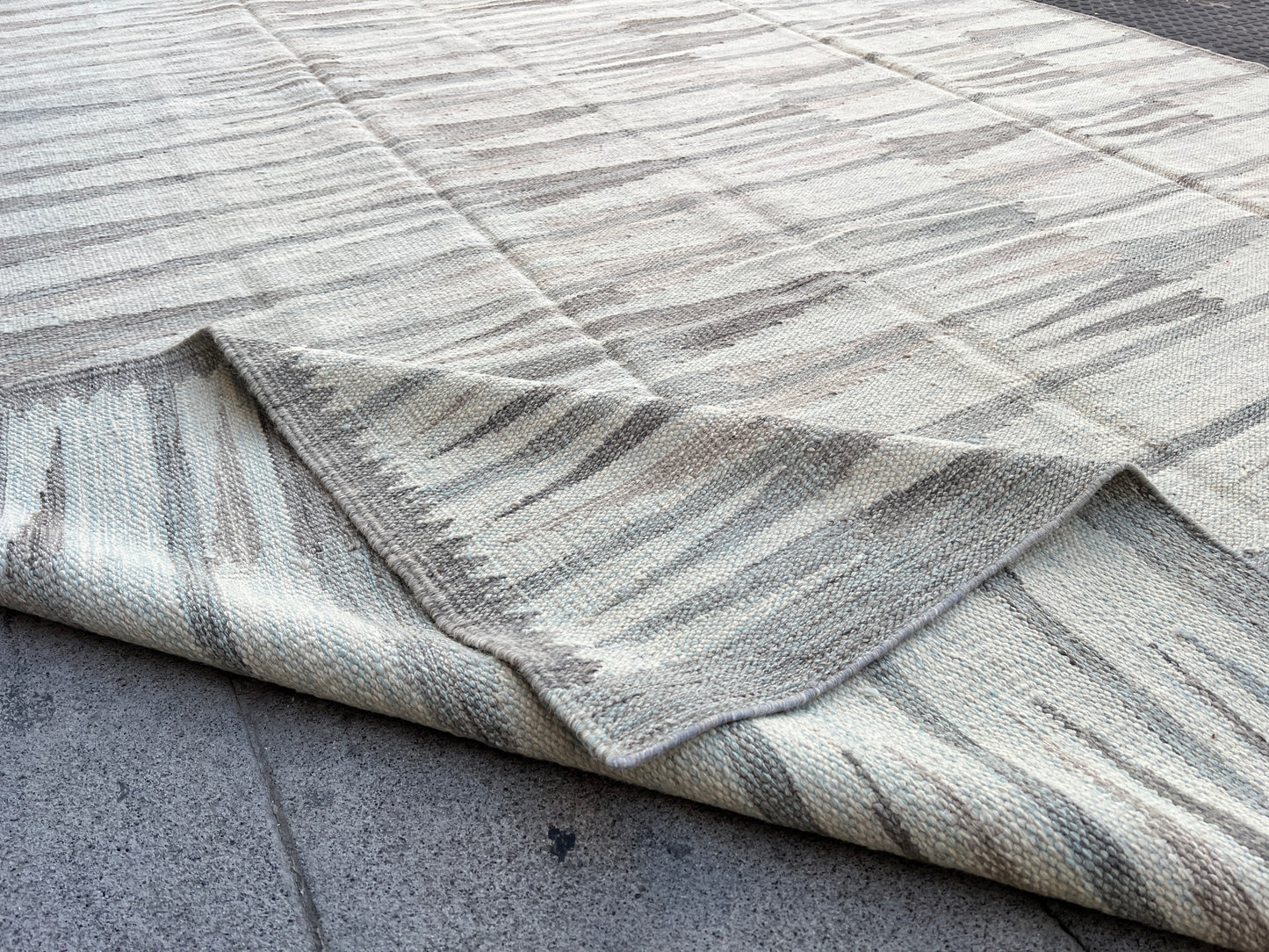 Contemporary Design kilim.