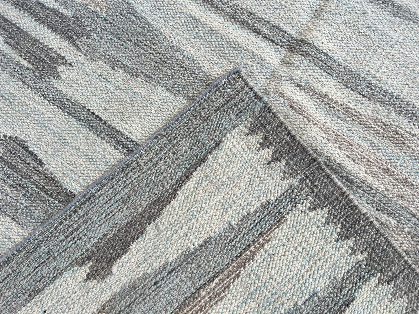 Contemporary Design kilim.