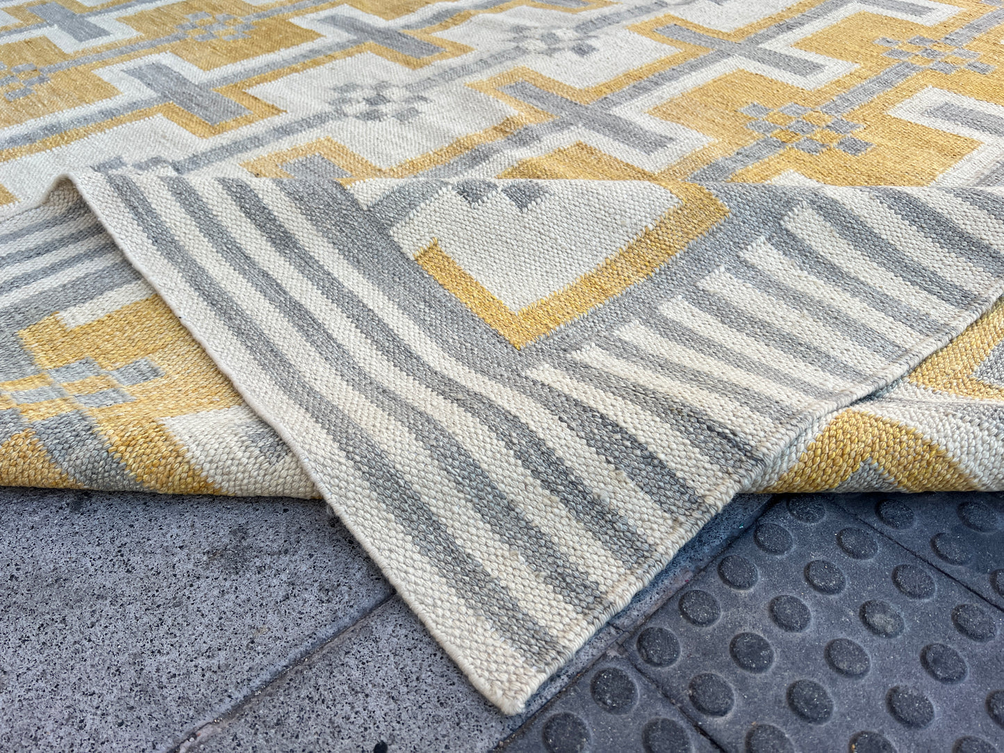 Contemporary Design kilim.