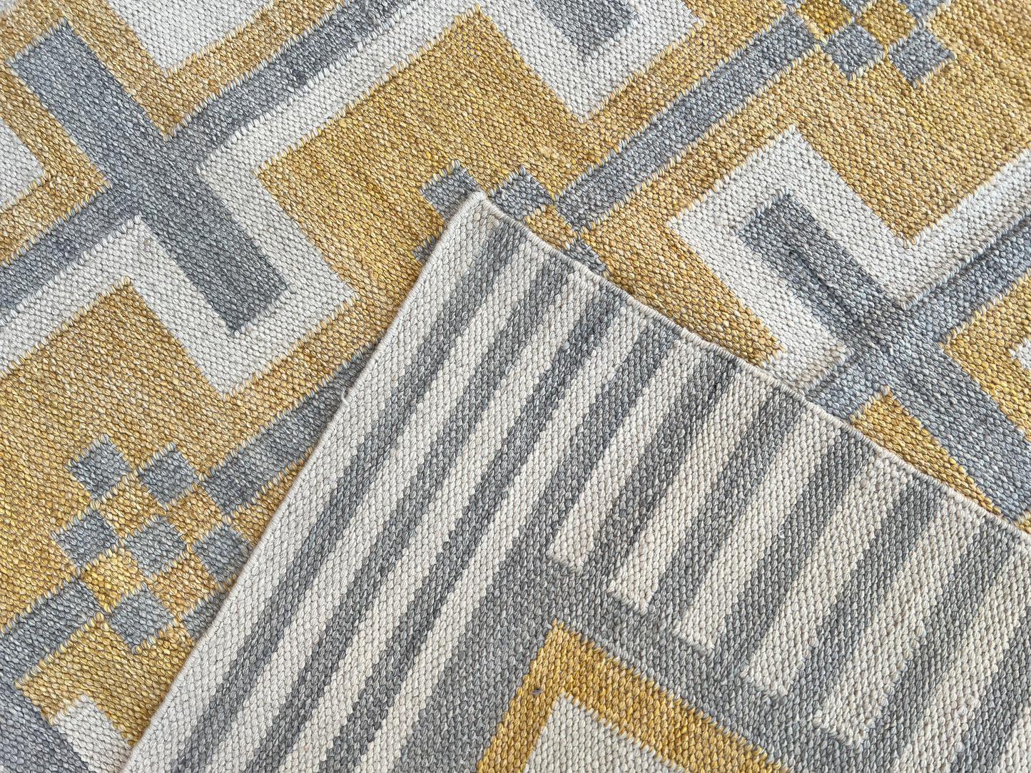 Contemporary Design kilim.