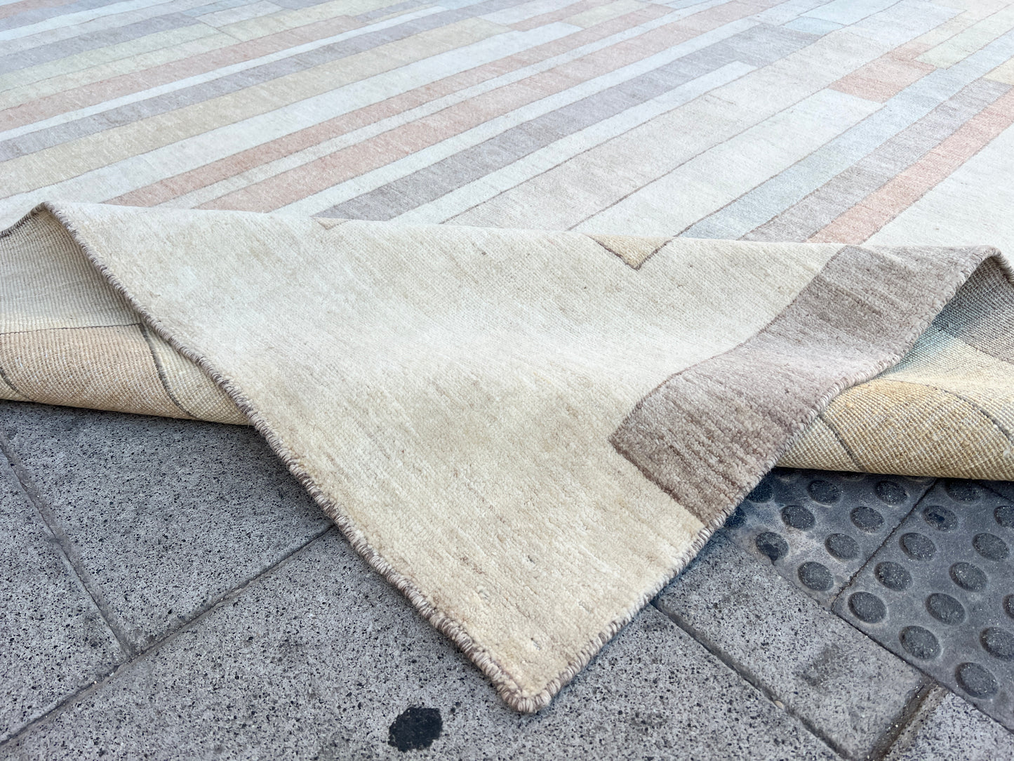 Contemporary design Rug.