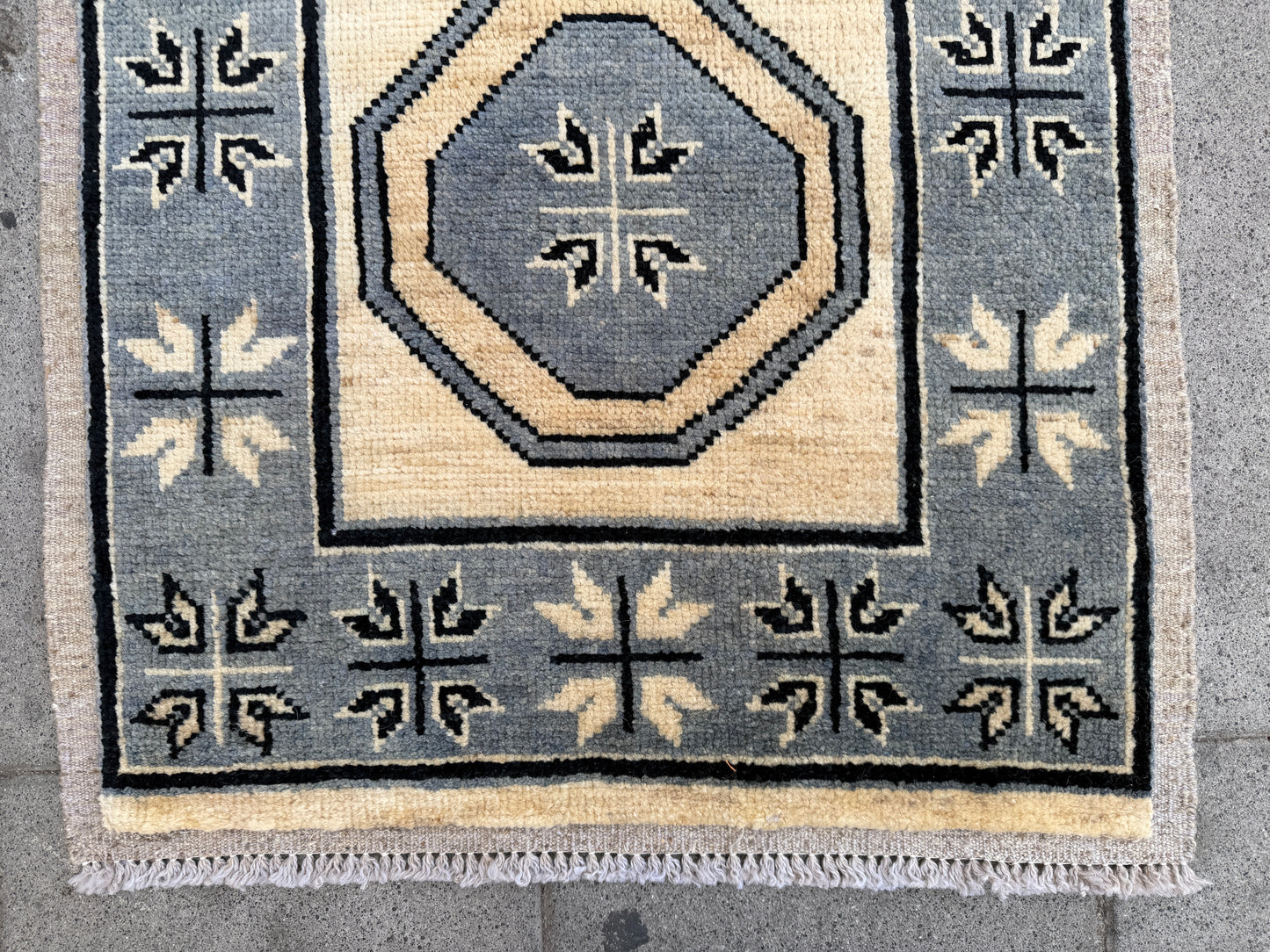 Oriental Rug Runner 251x81cm.