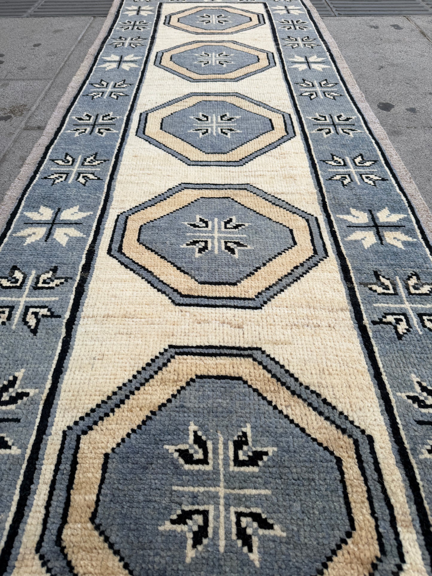 Oriental Rug Runner 251x81cm.