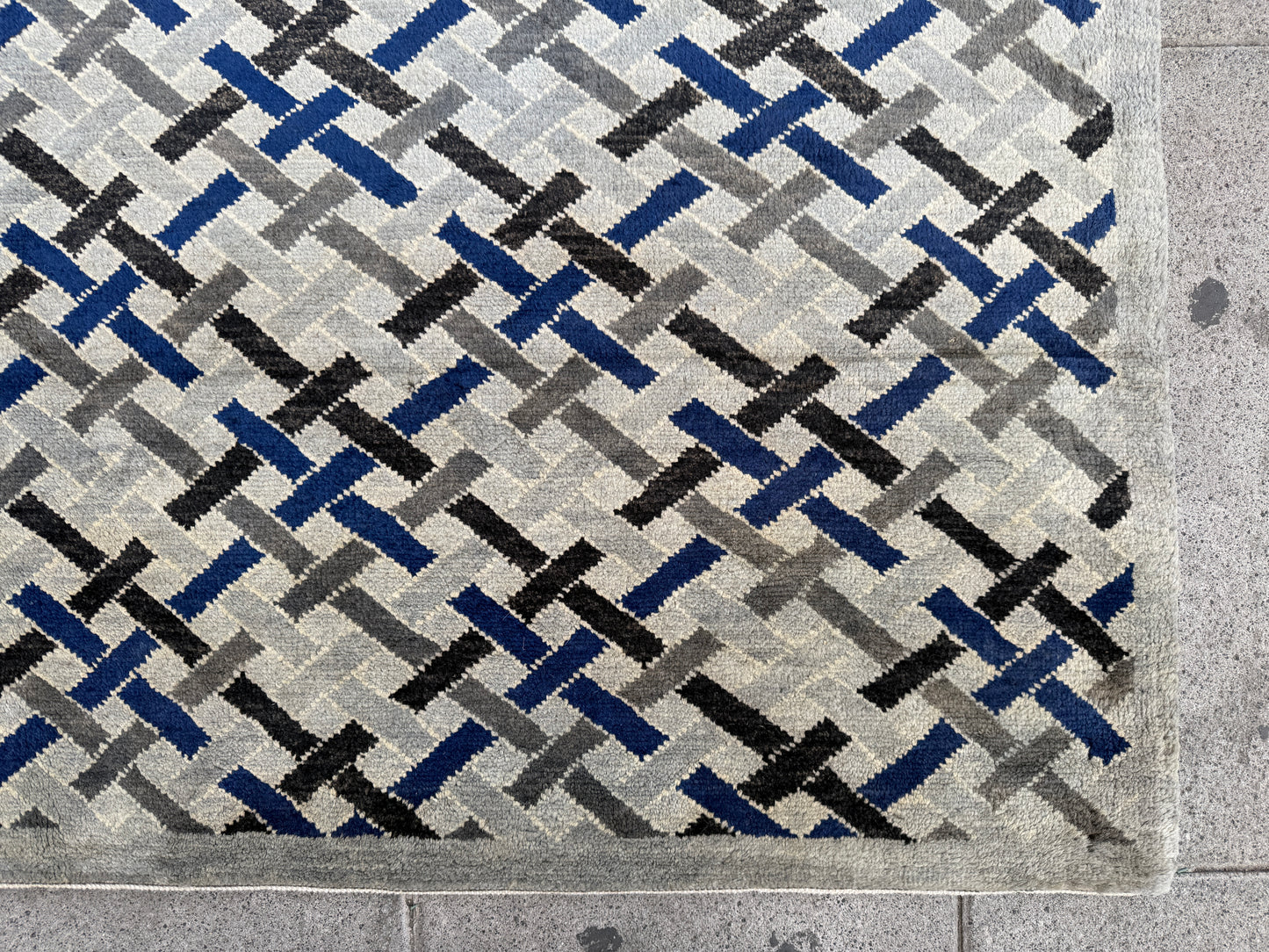 Gabbe Rug 276x250cm