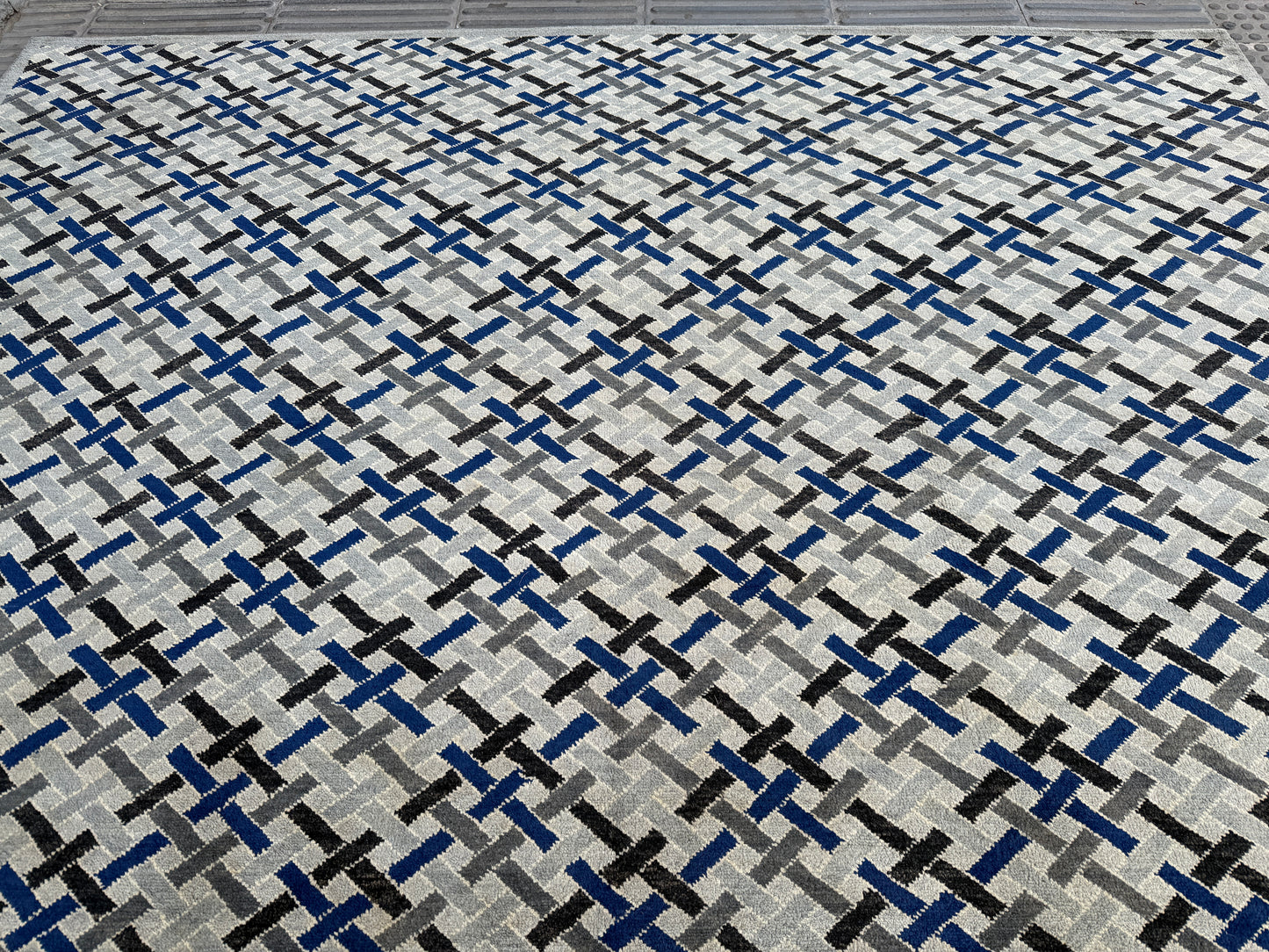 Gabbe Rug 276x250cm