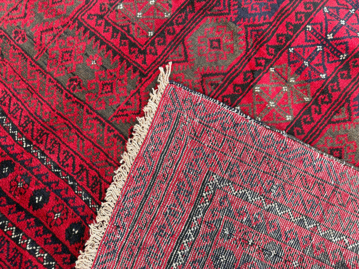 Oriental rug 282x182cm