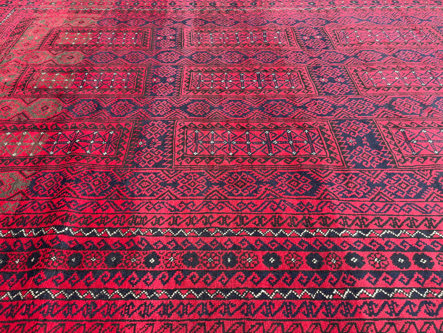 Oriental rug 282x182cm