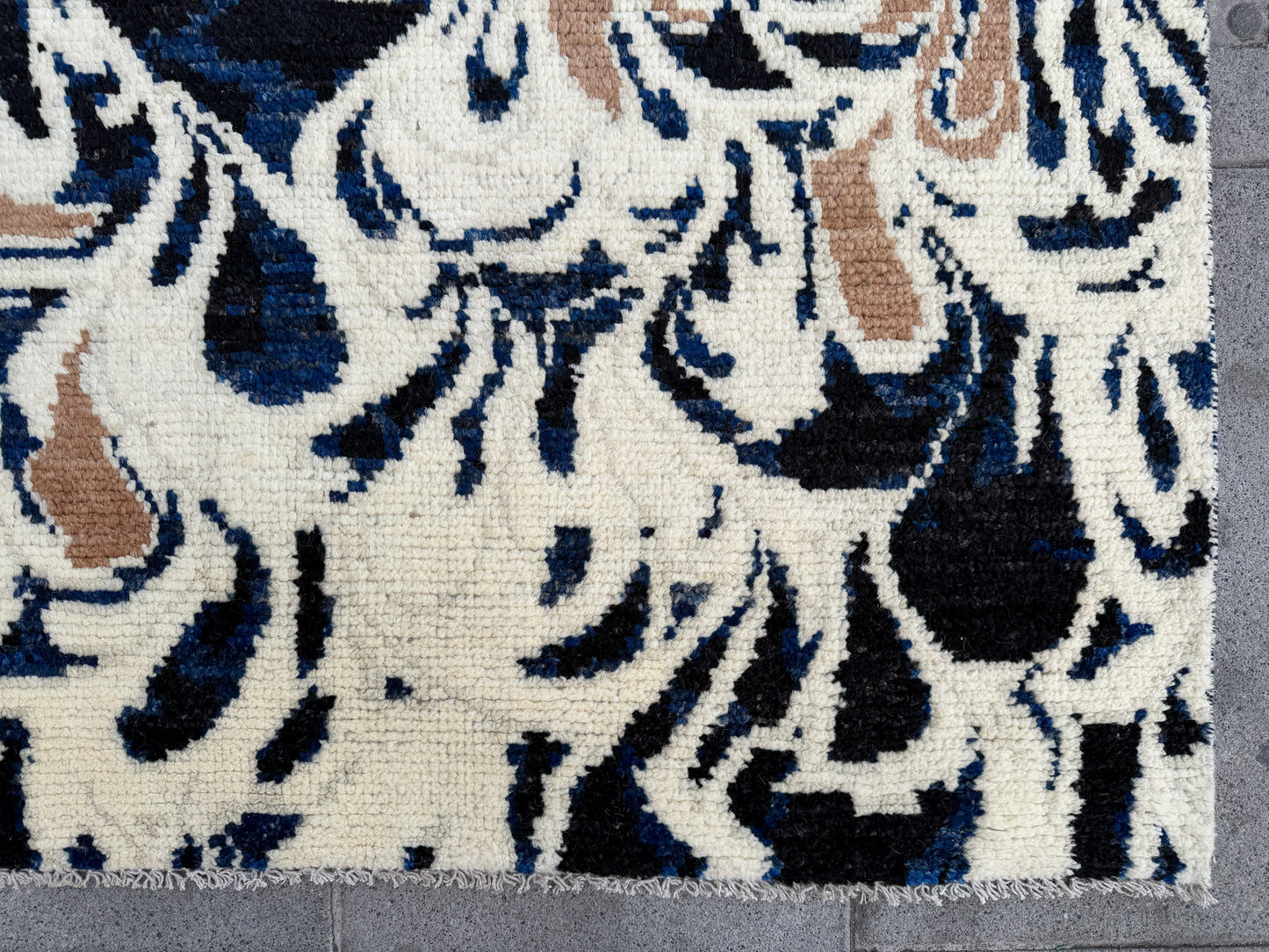 Gabbe Rug 305x250cm