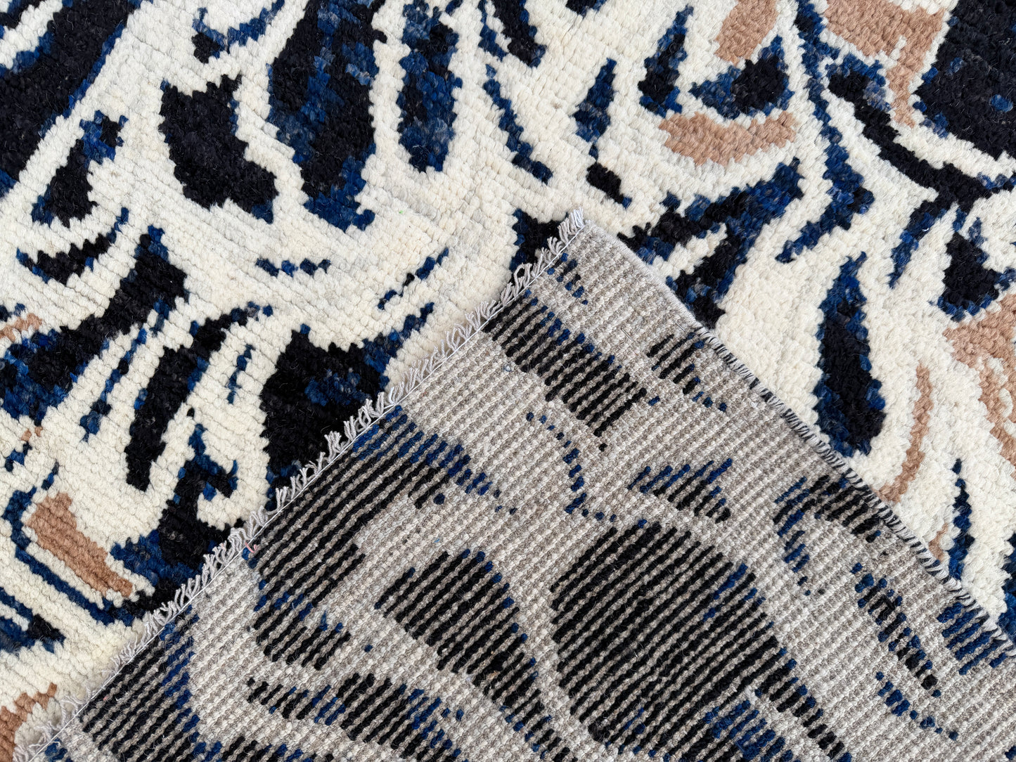 Gabbe Rug 305x250cm