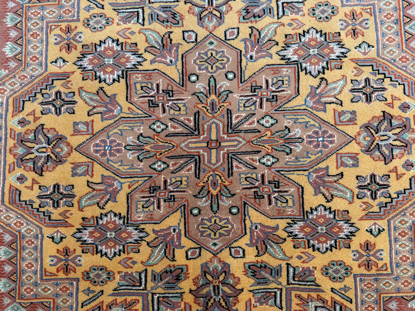 Jaldar Hand knotted Rug (331x220cm)