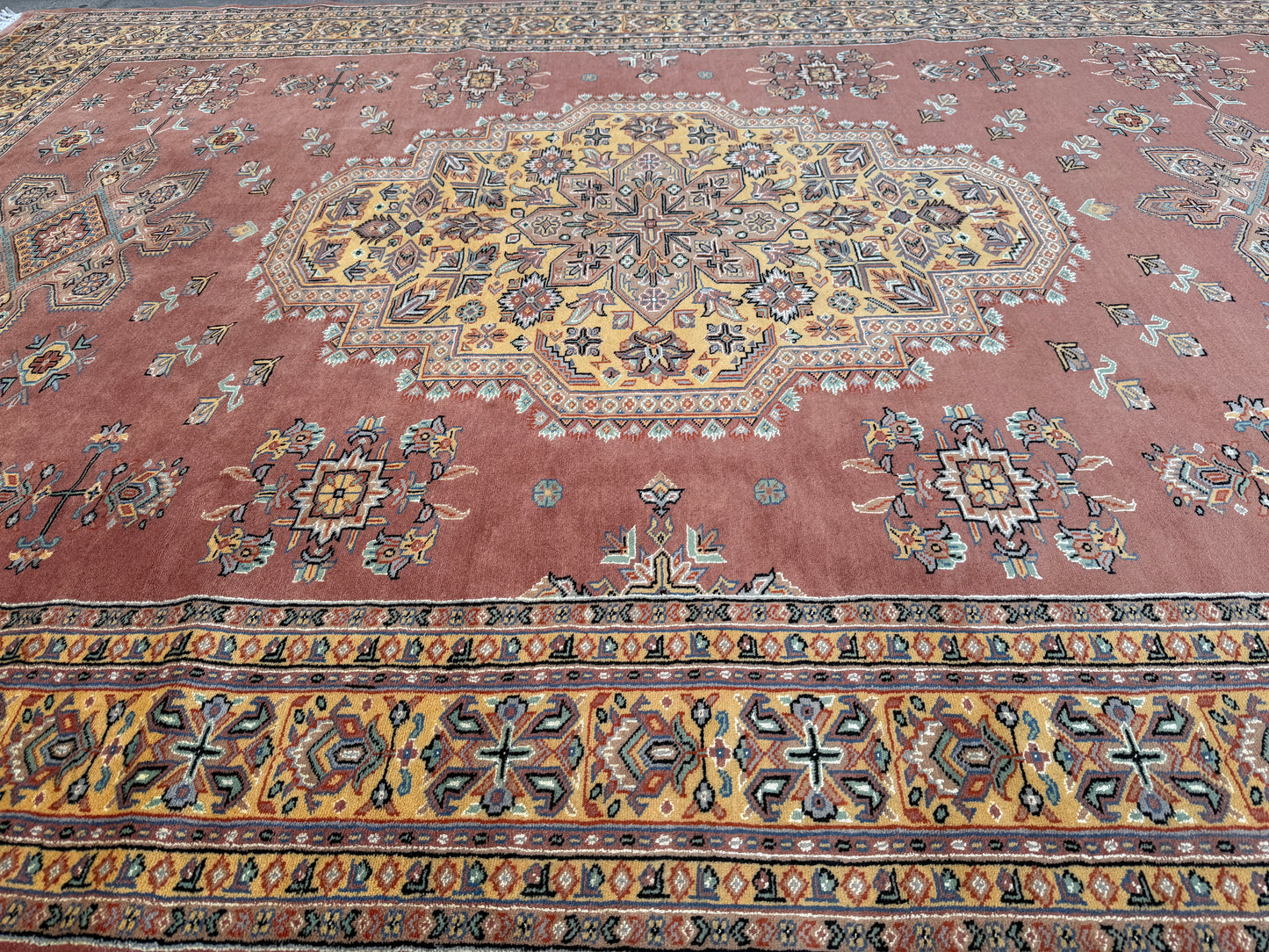 Jaldar Hand knotted Rug (331x220cm)