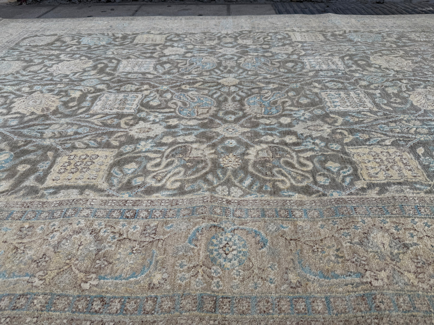 Chobi rug 280x184cm