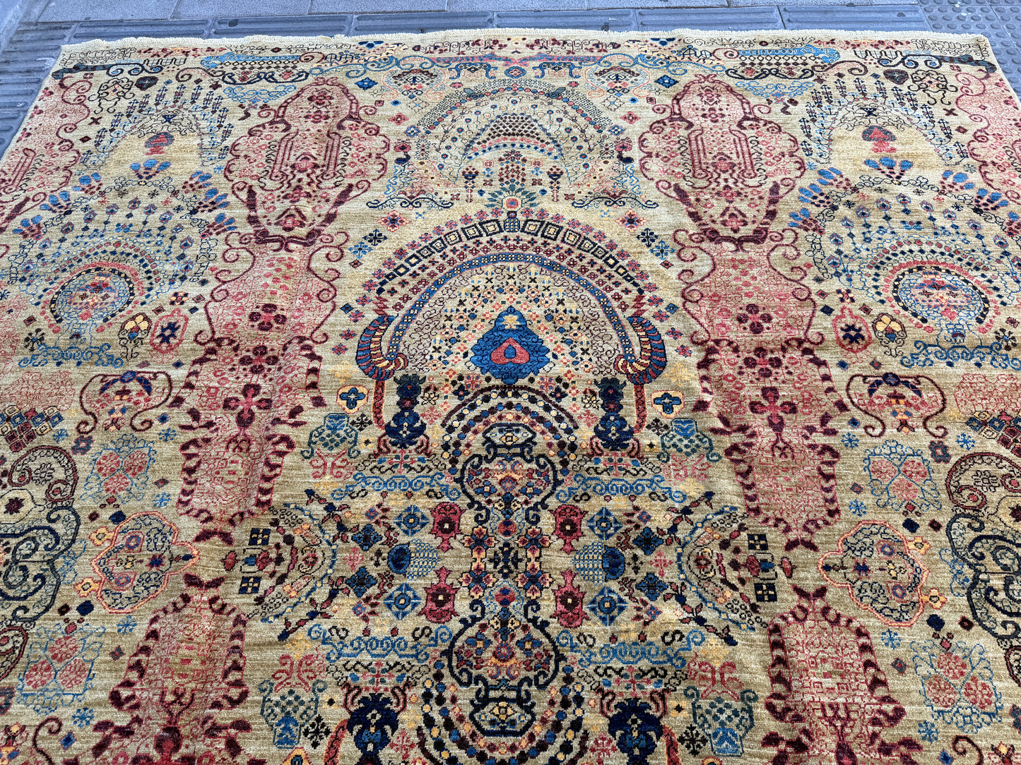Suzani design Rug 300x250cm