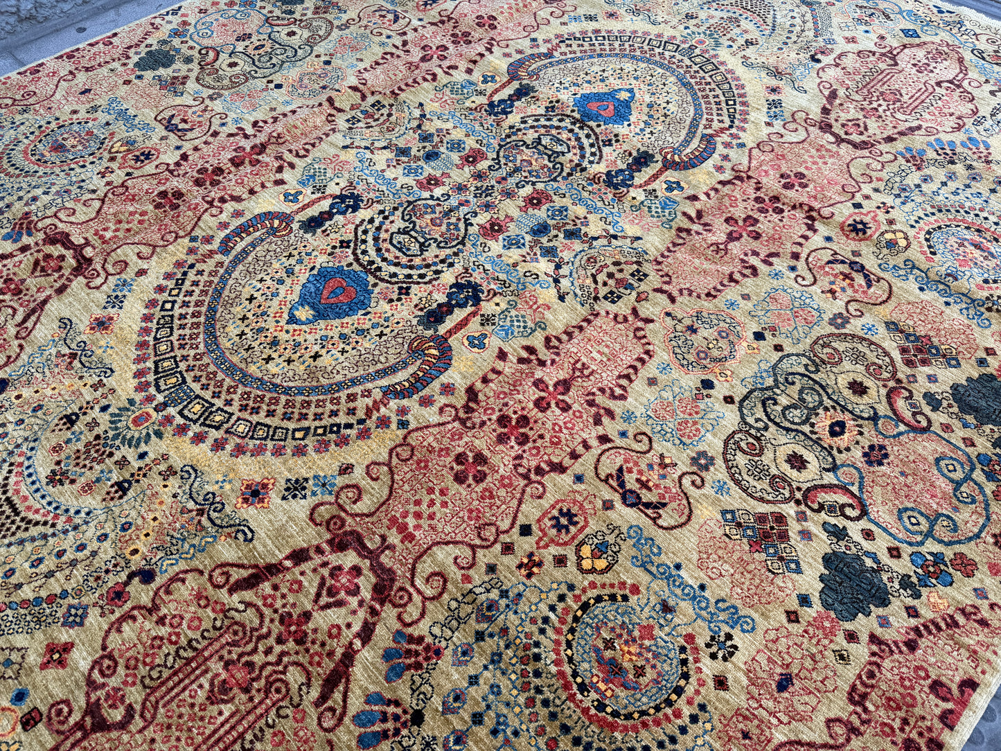 Suzani design Rug 300x250cm