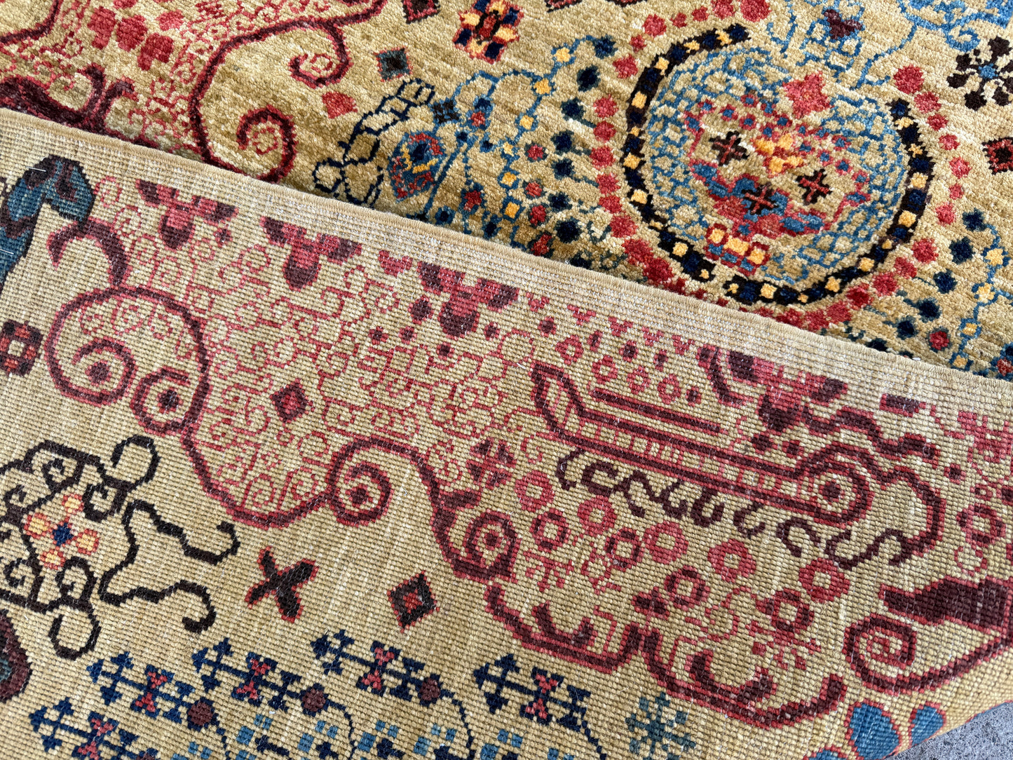 Suzani design Rug 300x250cm