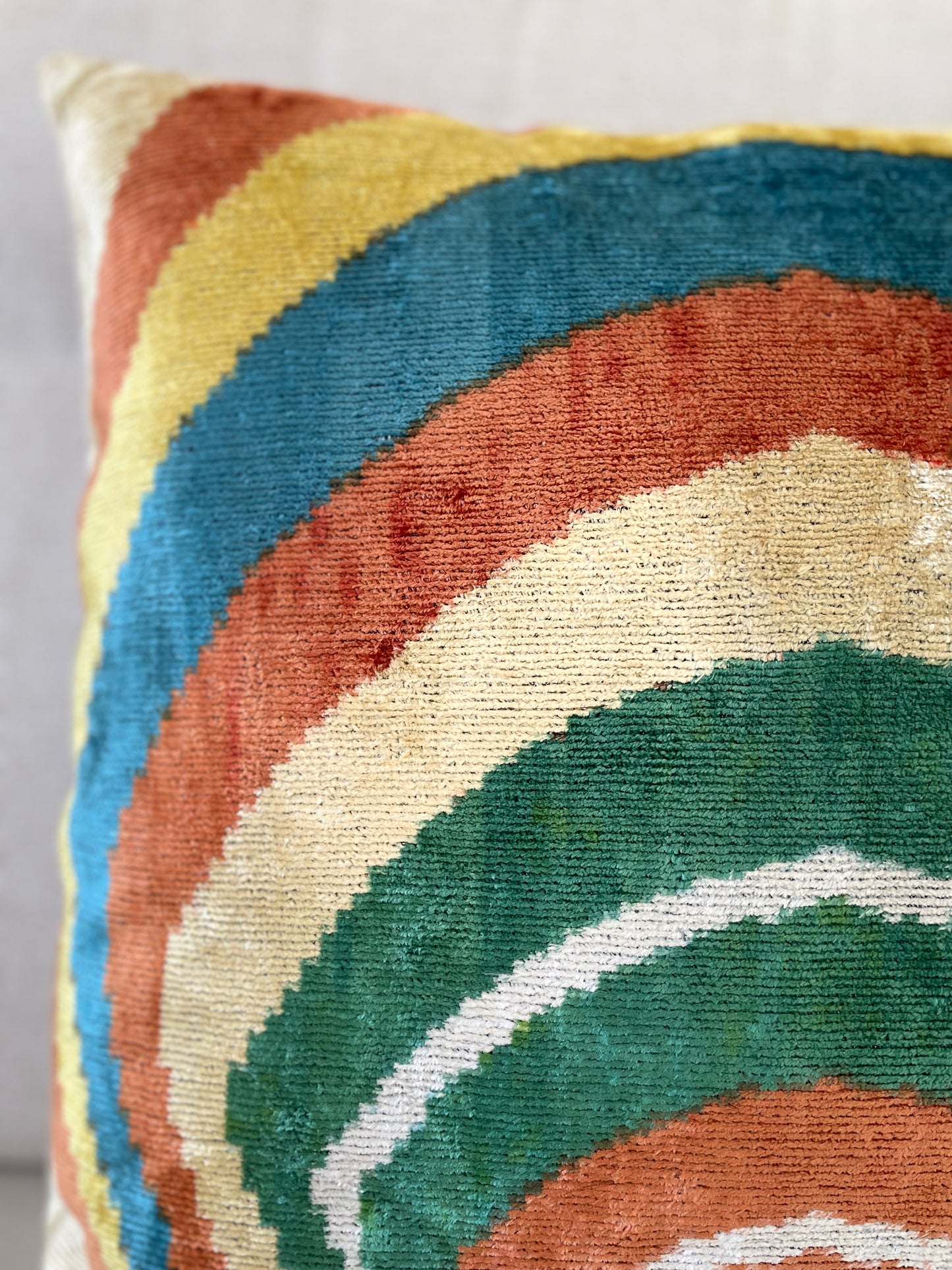Velvet silk cushion 50x50cm.