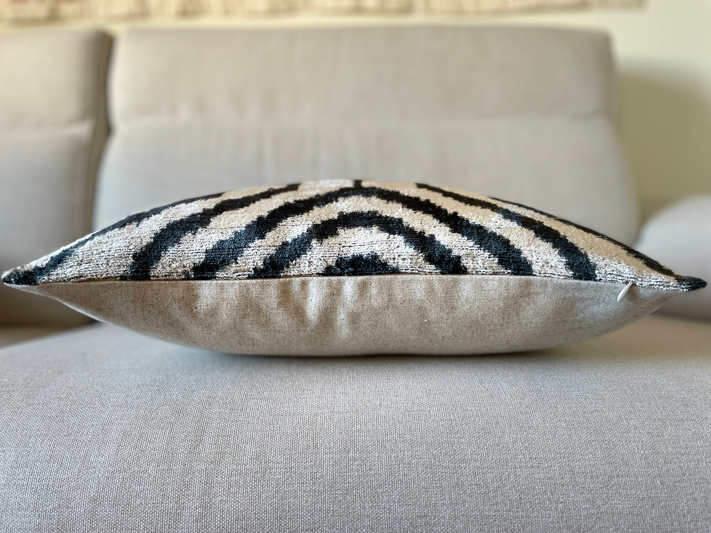 Velvet silk cushion 50x50cm.