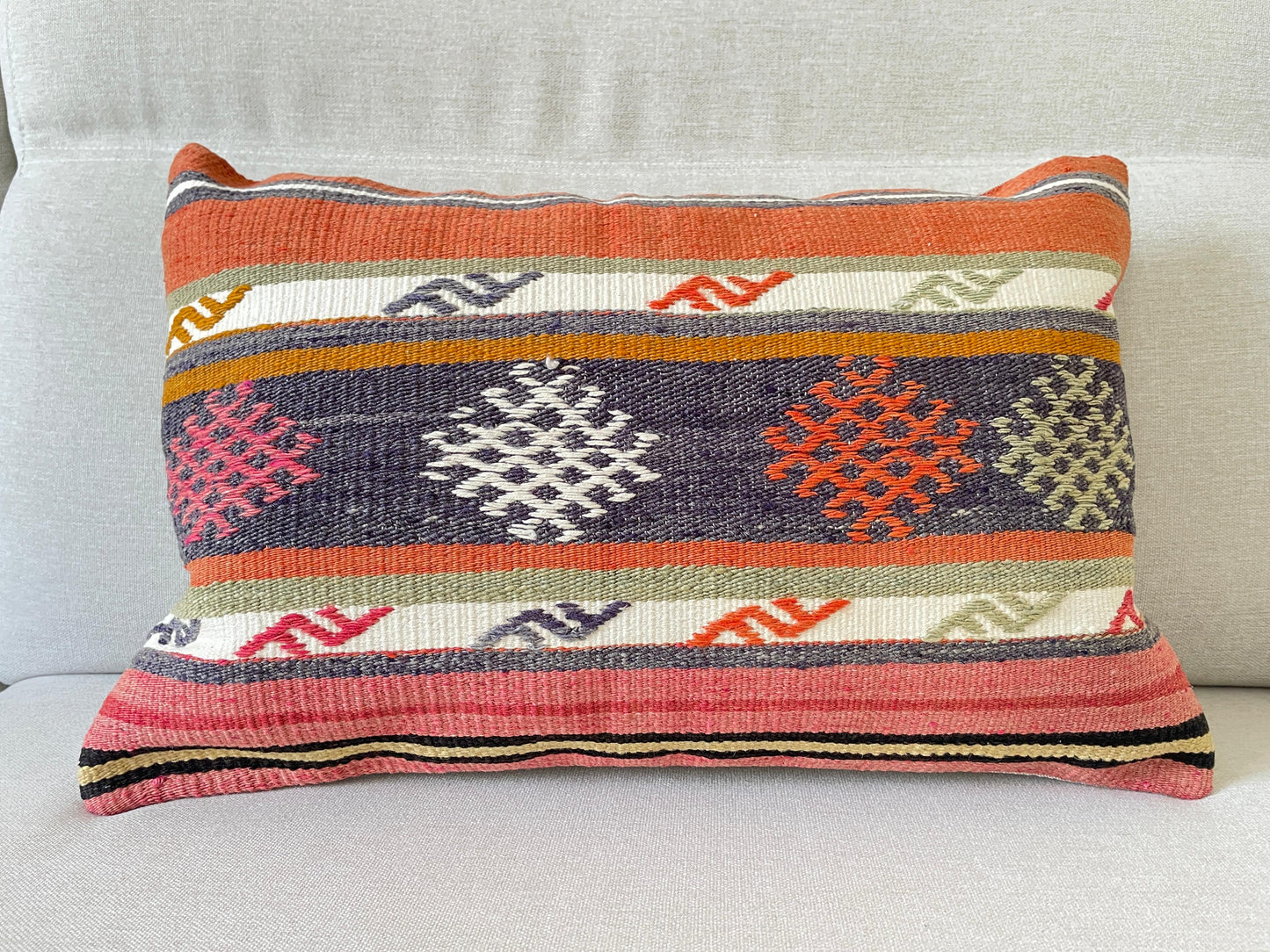 Hand woven Kilim cushion cover (60x40cm)
