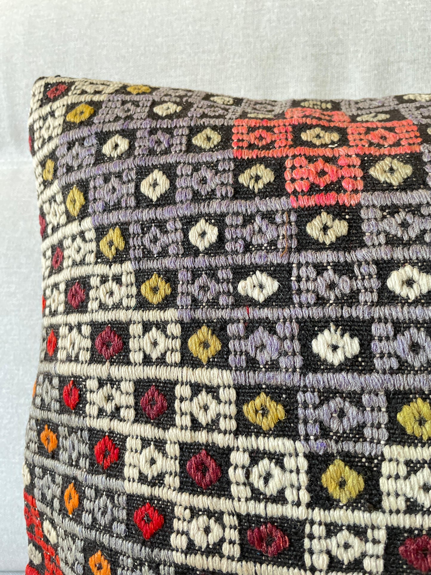Hand woven Kilim cushion cover (60x40cm)
