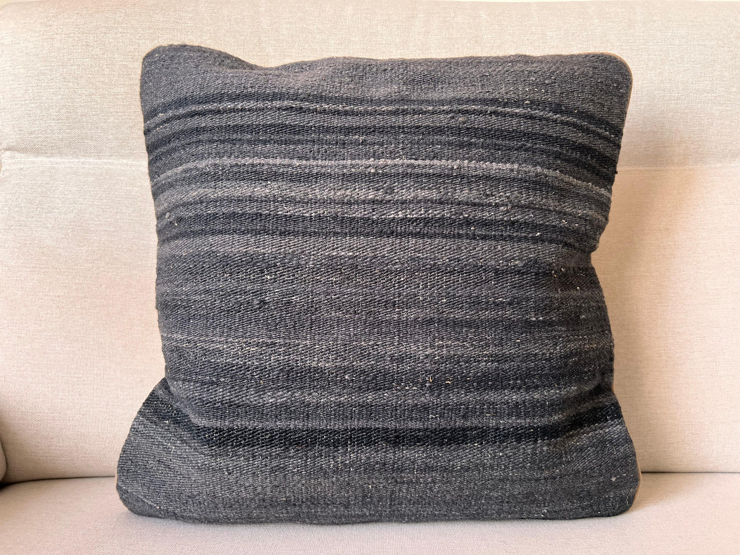 Hand woven Kilim cushion cover (50x50cm).