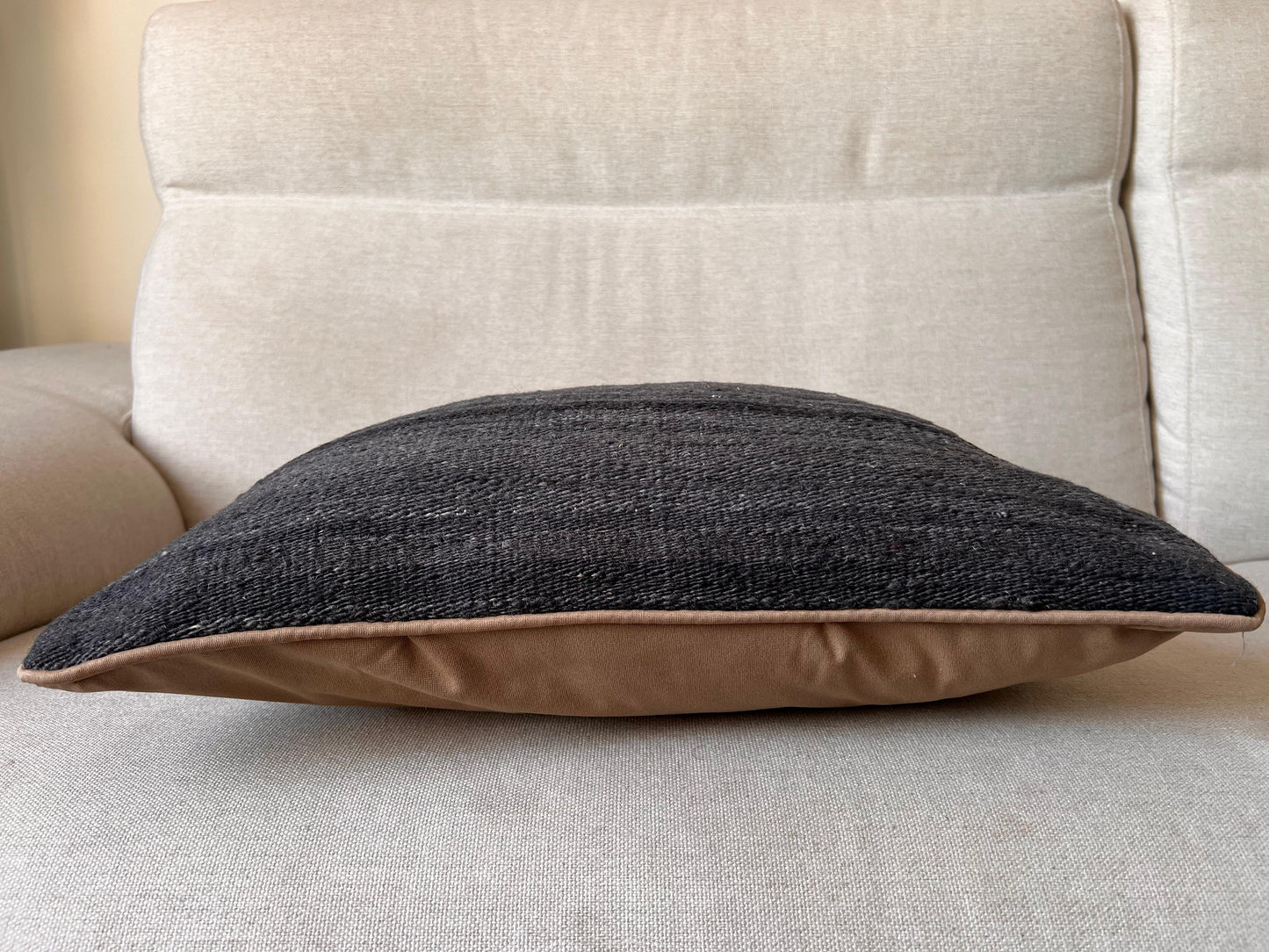 Hand woven Kilim cushion cover (50x50cm).
