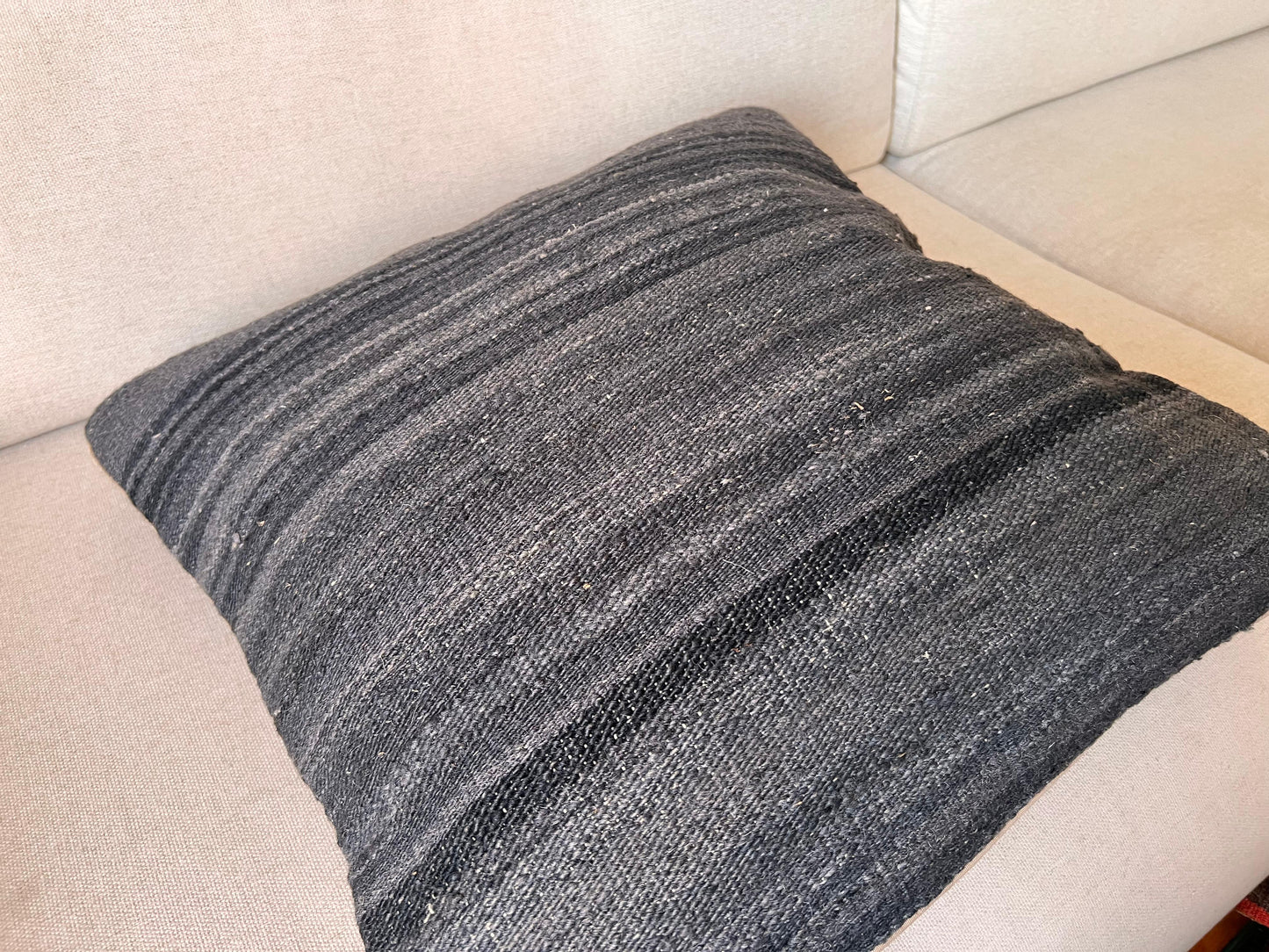 Hand woven Kilim cushion cover (50x50cm).
