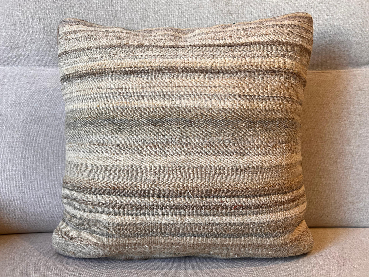 Hand woven Kilim cushion cover (50x50cm).