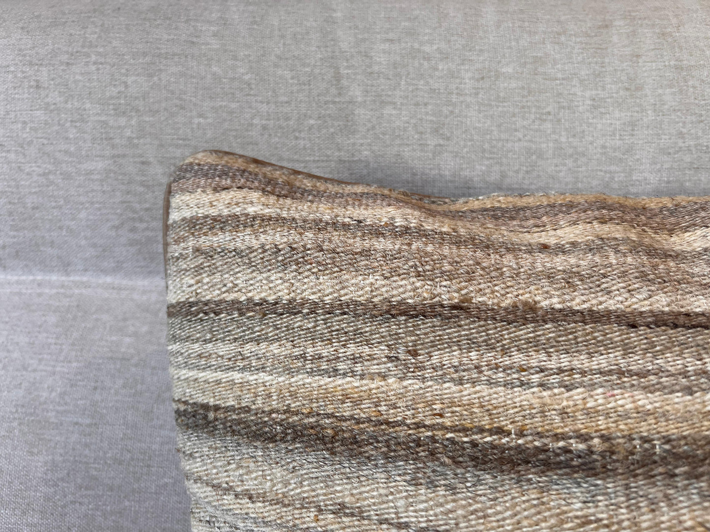 Hand woven Kilim cushion cover (50x50cm).
