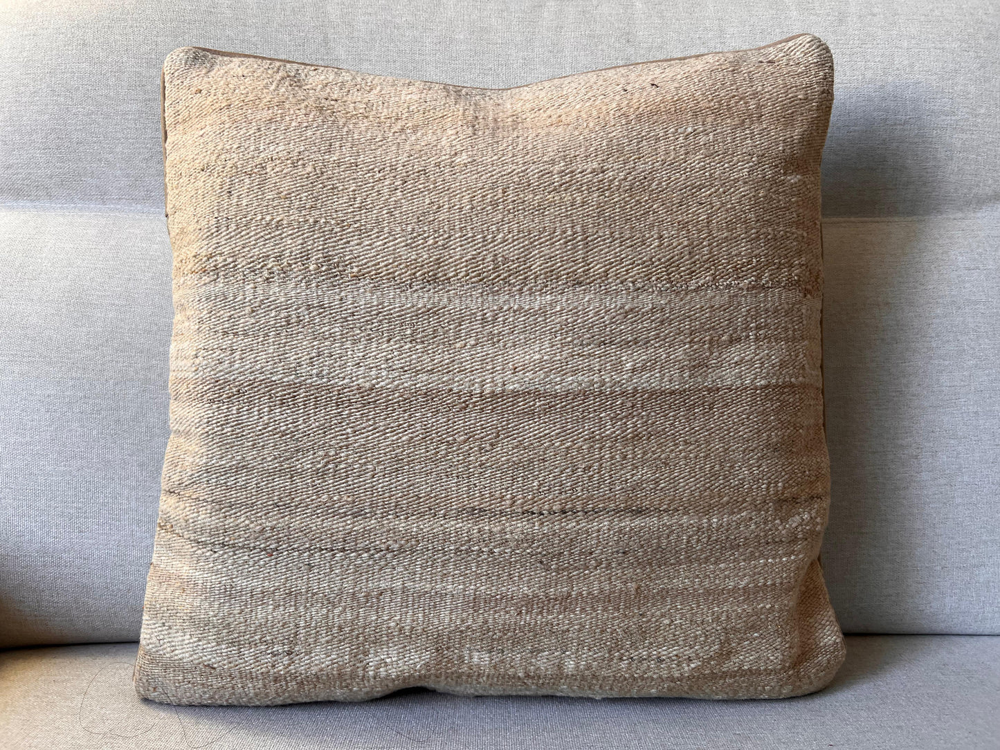 Hand woven Kilim cushion cover (50x50cm).