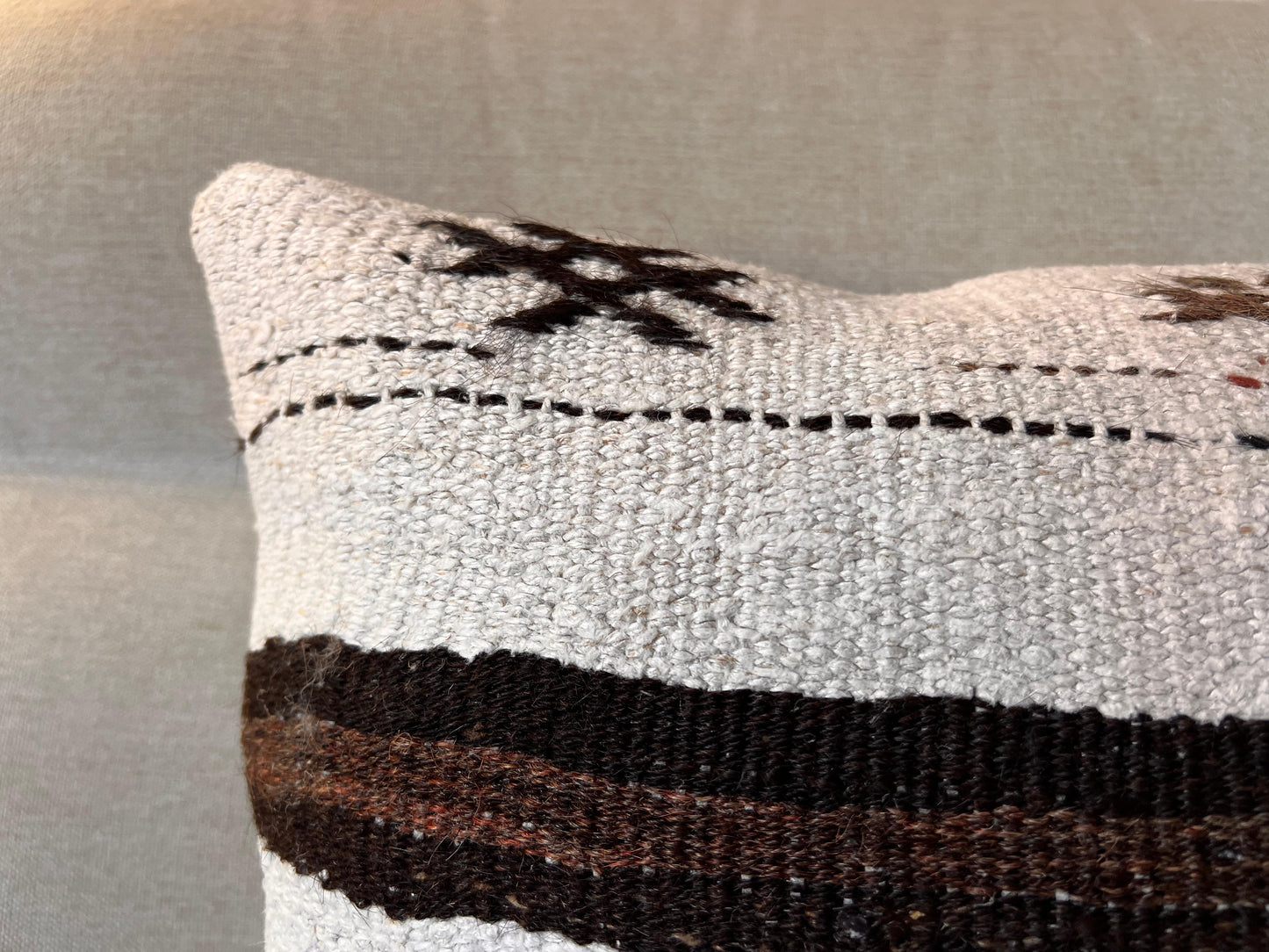 Hemp Hand woven Kilim cushion cover (50x50cm).