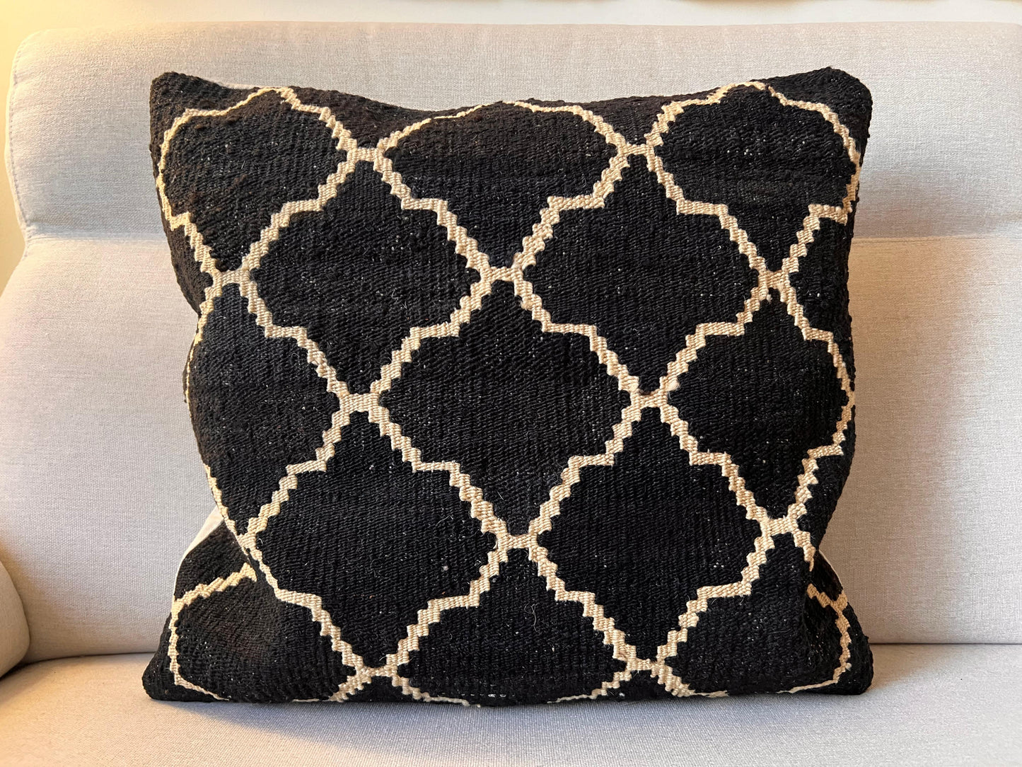 Hand woven Kilim cushion cover (50x50cm).