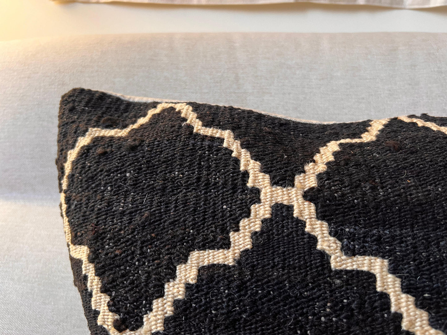 Hand woven Kilim cushion cover (50x50cm).
