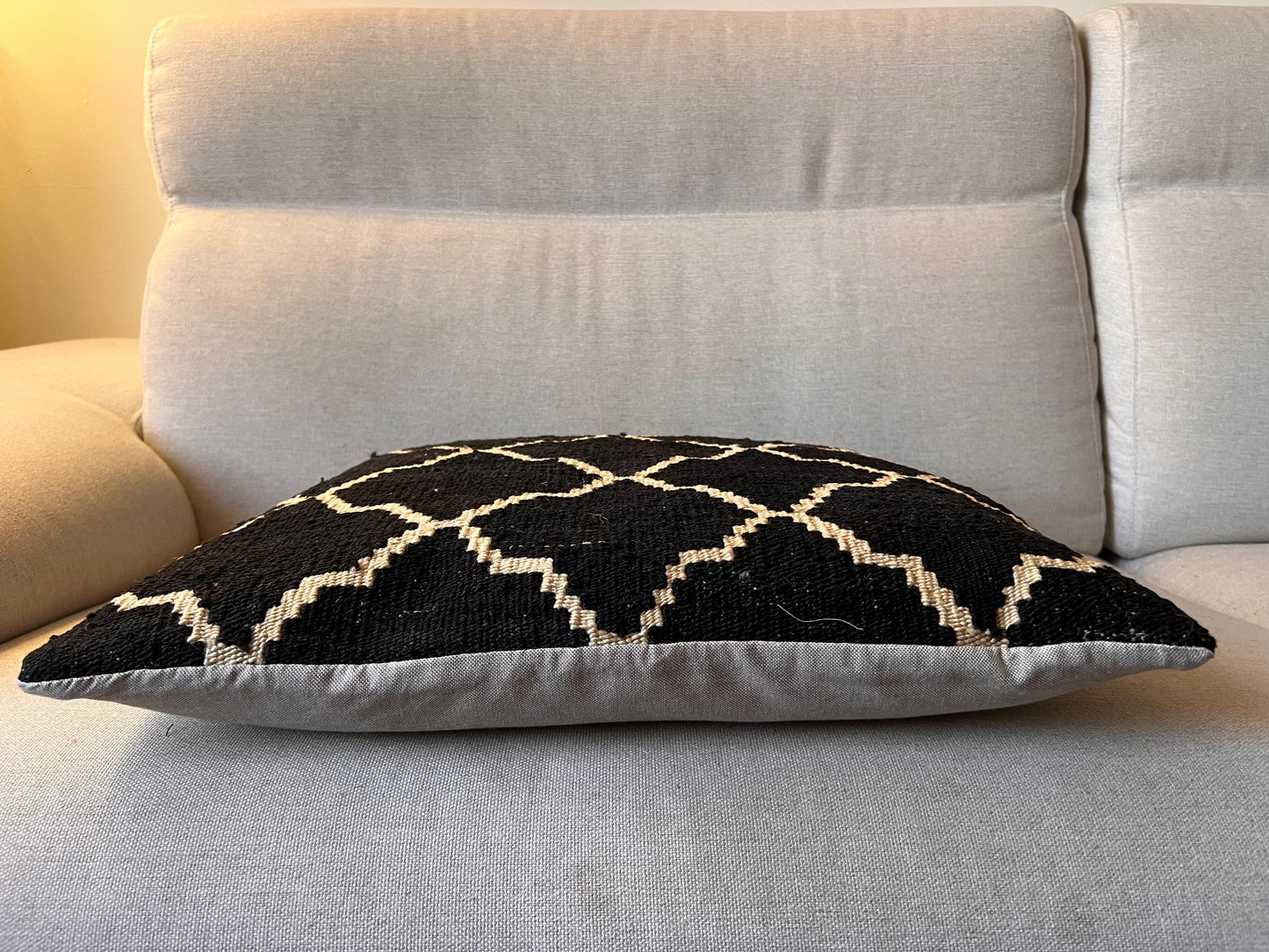 Hand woven Kilim cushion cover (50x50cm).