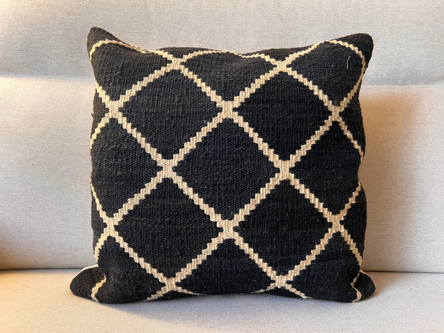 Hand woven Kilim cushion cover (50x50cm).