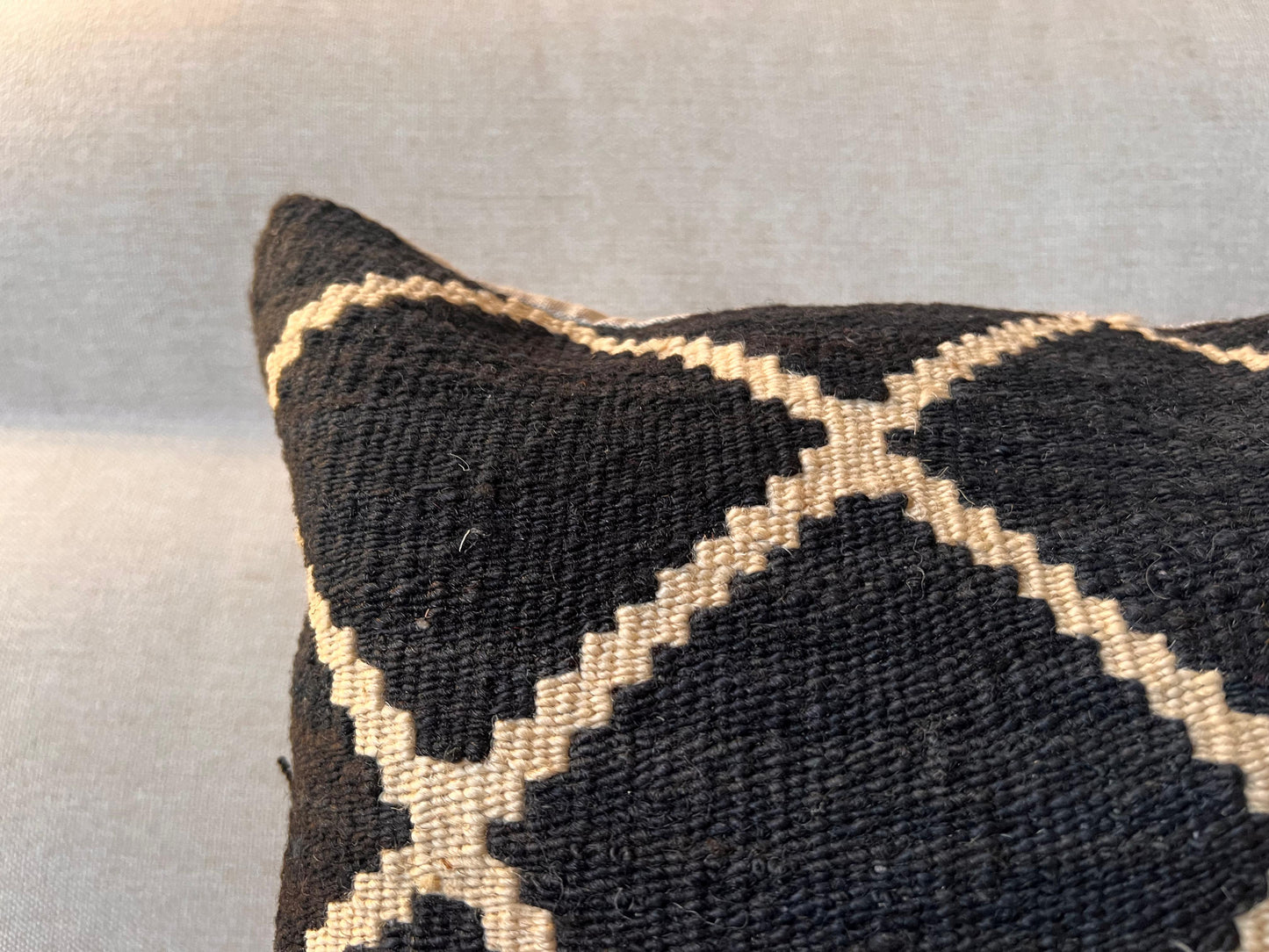 Hand woven Kilim cushion cover (50x50cm).