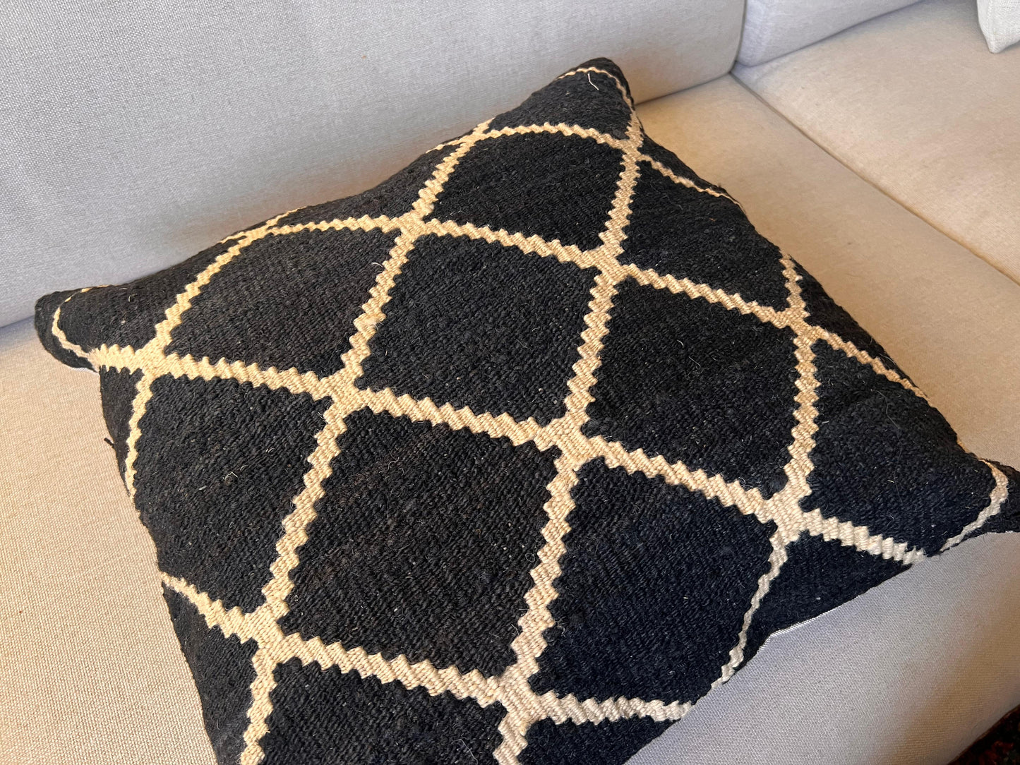 Hand woven Kilim cushion cover (50x50cm).
