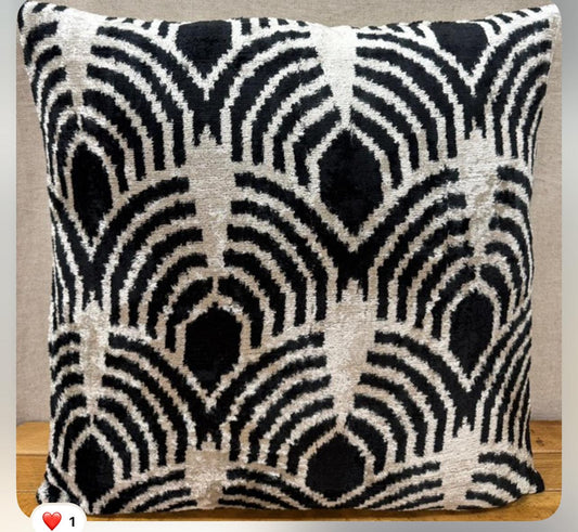 Ikat Velvet cushion 40x40cm.