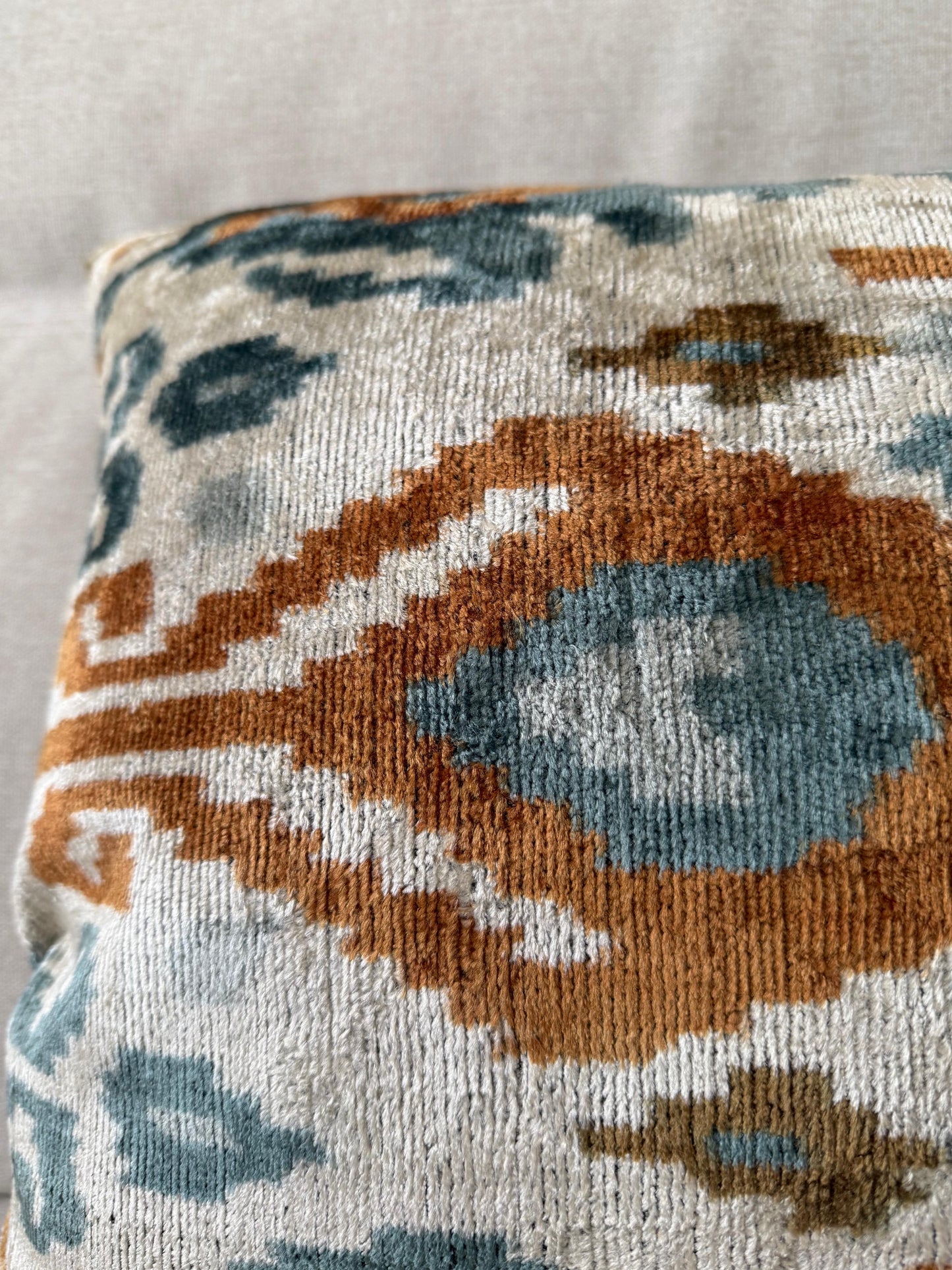 Ikat velvet cushion Hand made (40x60cm)