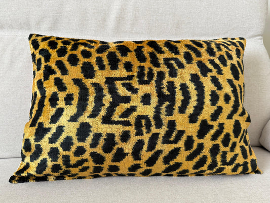 Ikat velvet cushion Hand made (40x60cm)