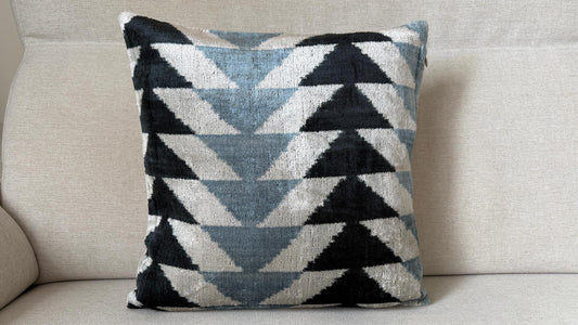 Ikat Velvet cushion 40x40cm.
